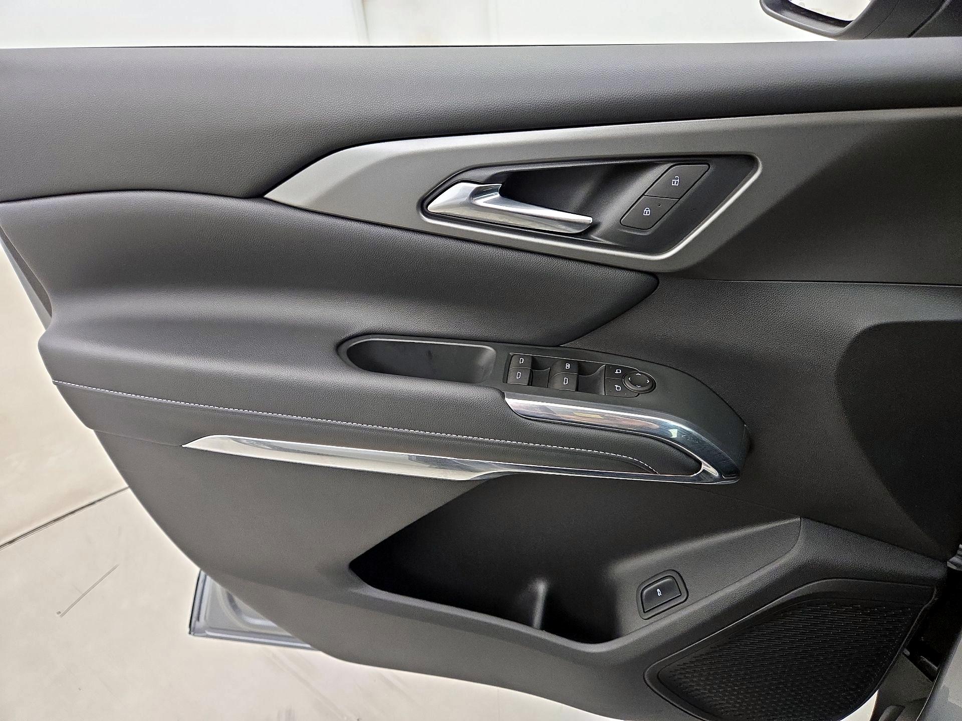 Thumbnail: 2025 Chevrolet Traverse - 12