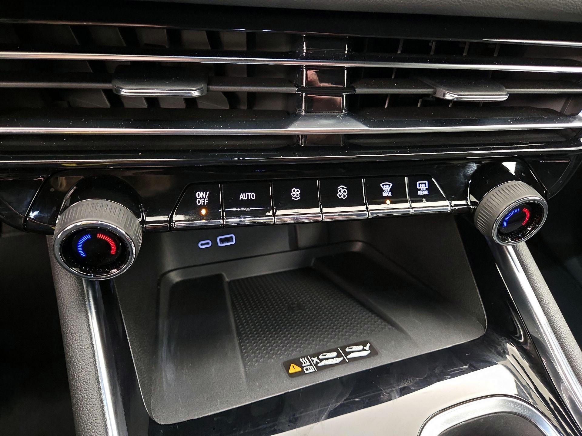 Thumbnail: 2025 Chevrolet Traverse - 16