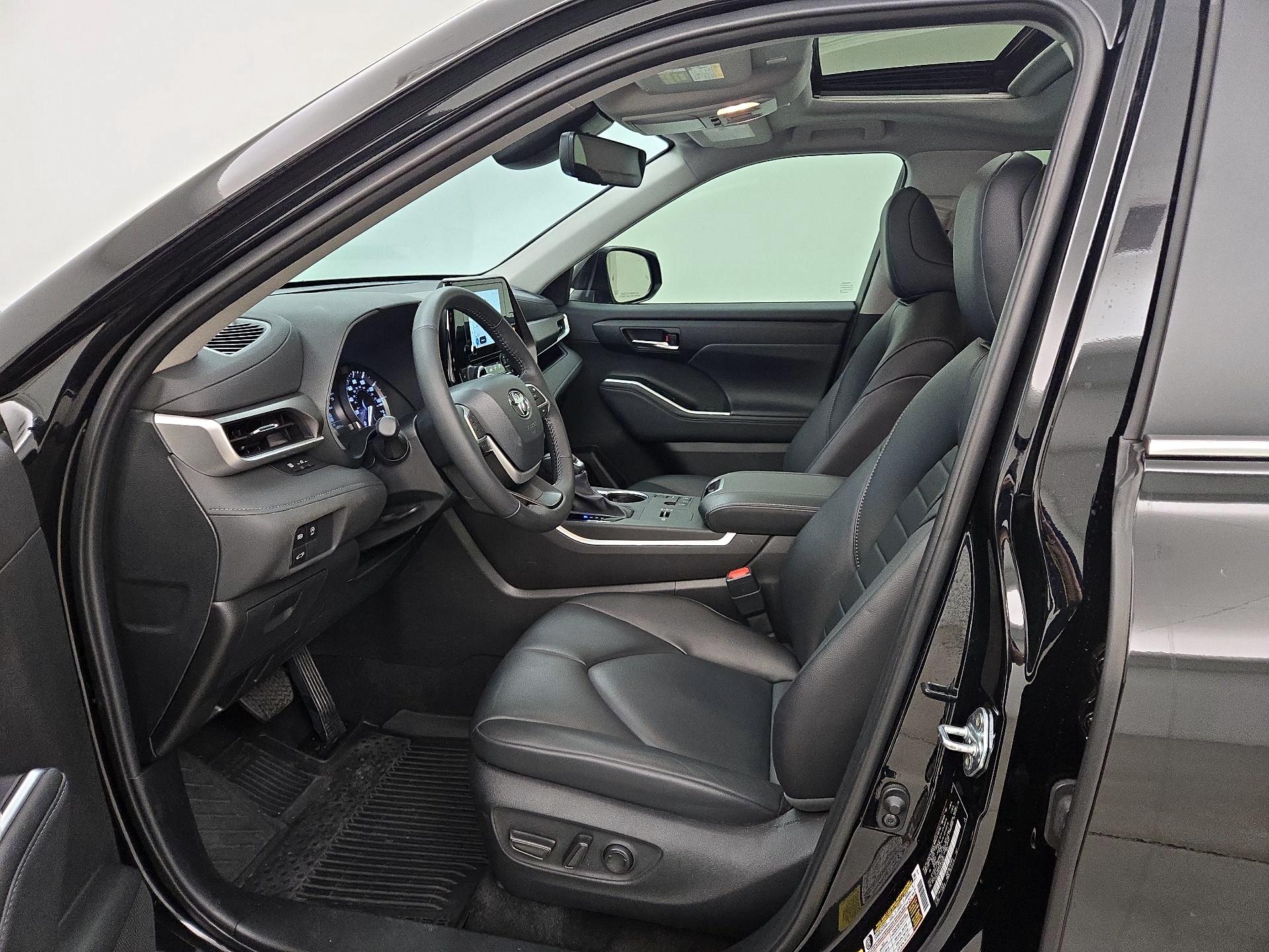 Thumbnail: 2024 Toyota Highlander - 11