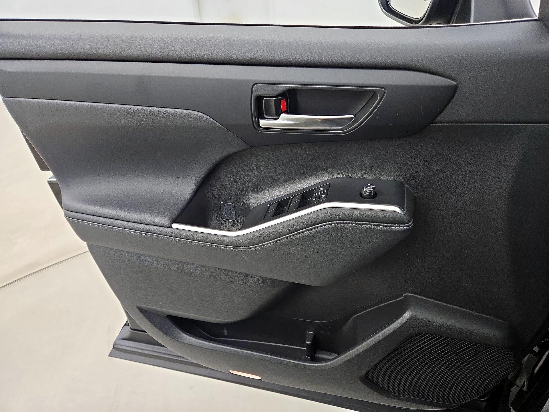 Thumbnail: 2024 Toyota Highlander - 12