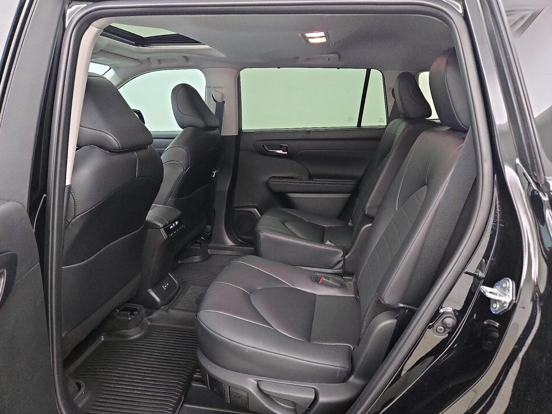 Thumbnail: 2024 Toyota Highlander - 20