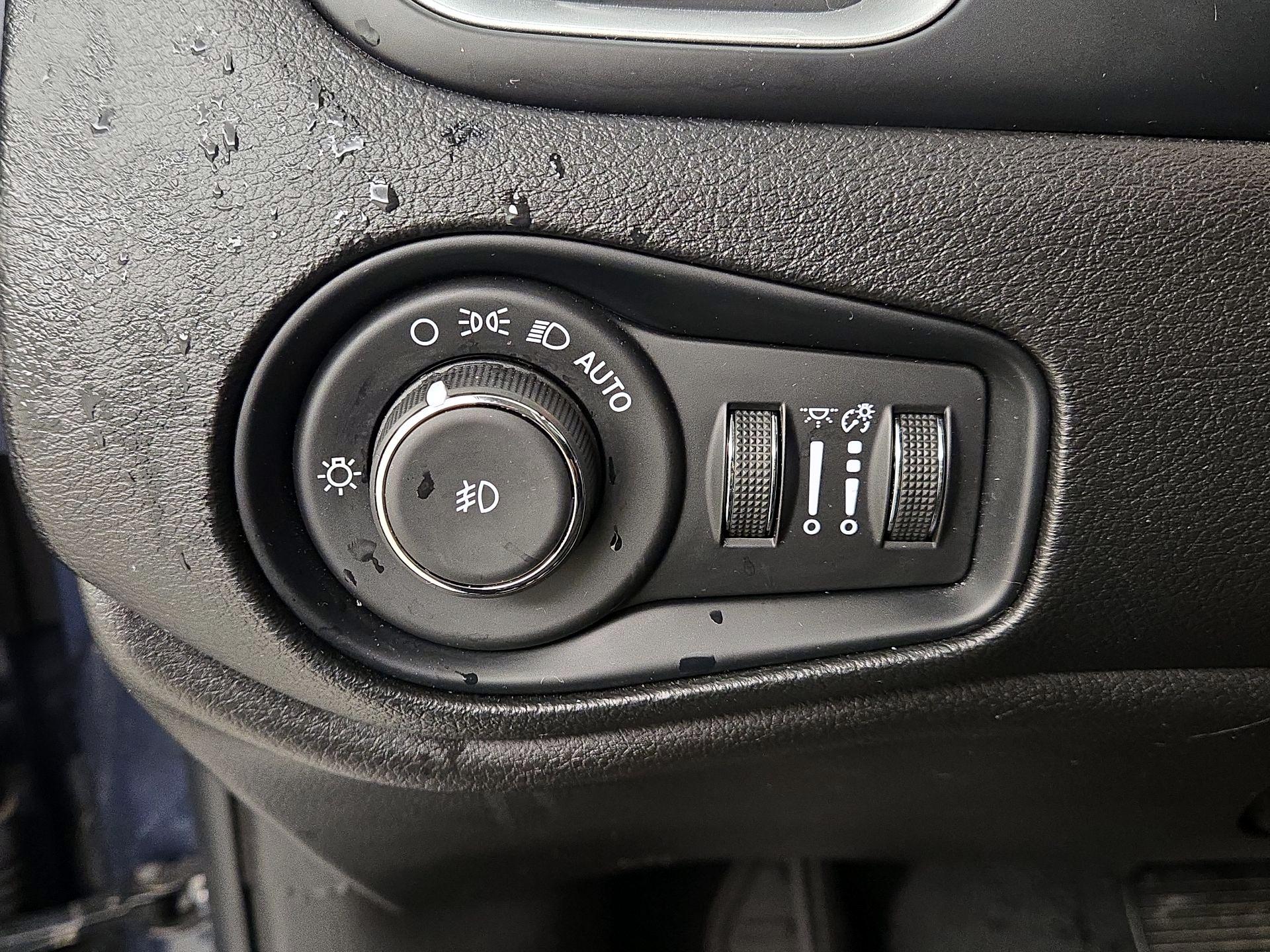 Thumbnail: 2021 Jeep Renegade - 13