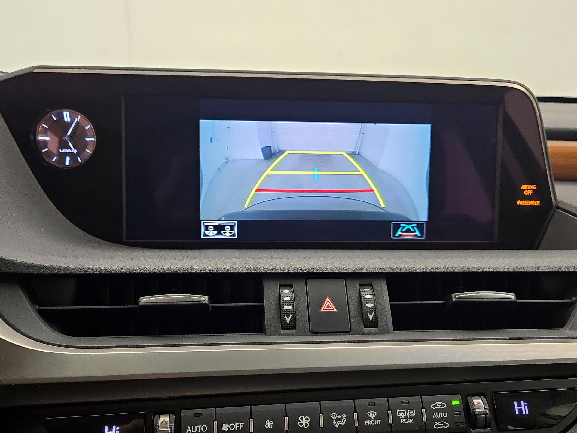 Thumbnail: 2019 Lexus ES - 15