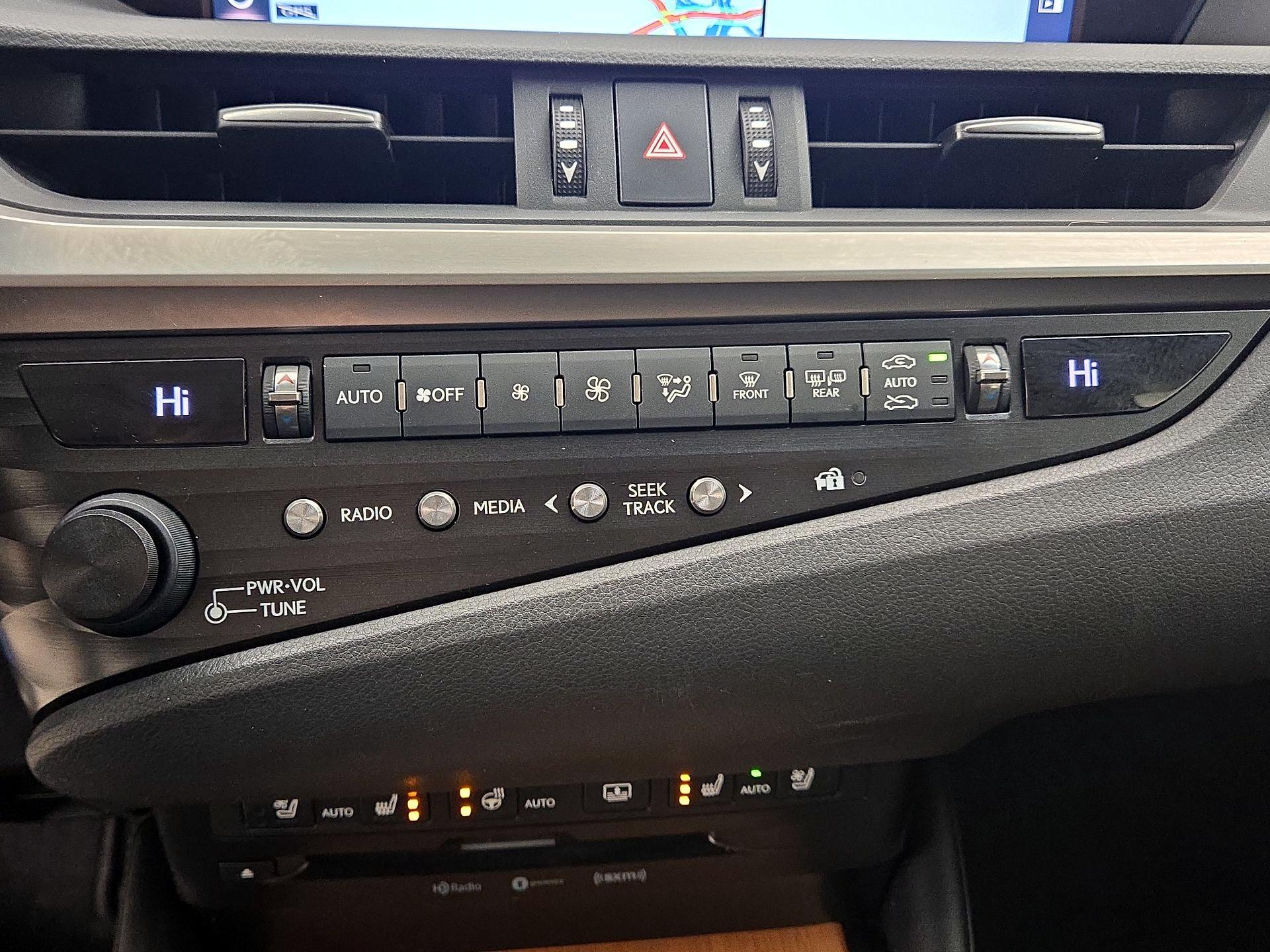 Thumbnail: 2019 Lexus ES - 17