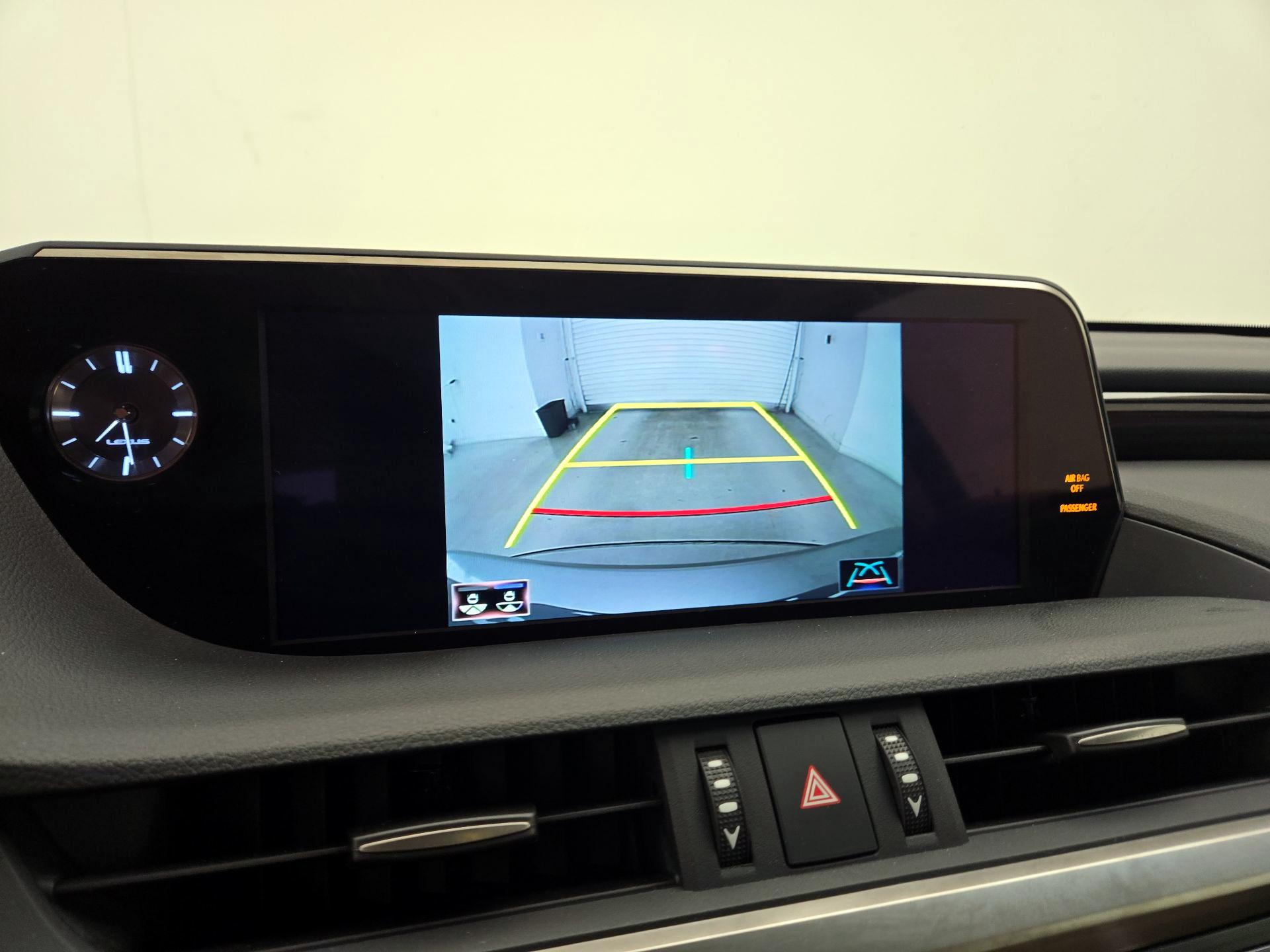 Thumbnail: 2019 Lexus ES - 15