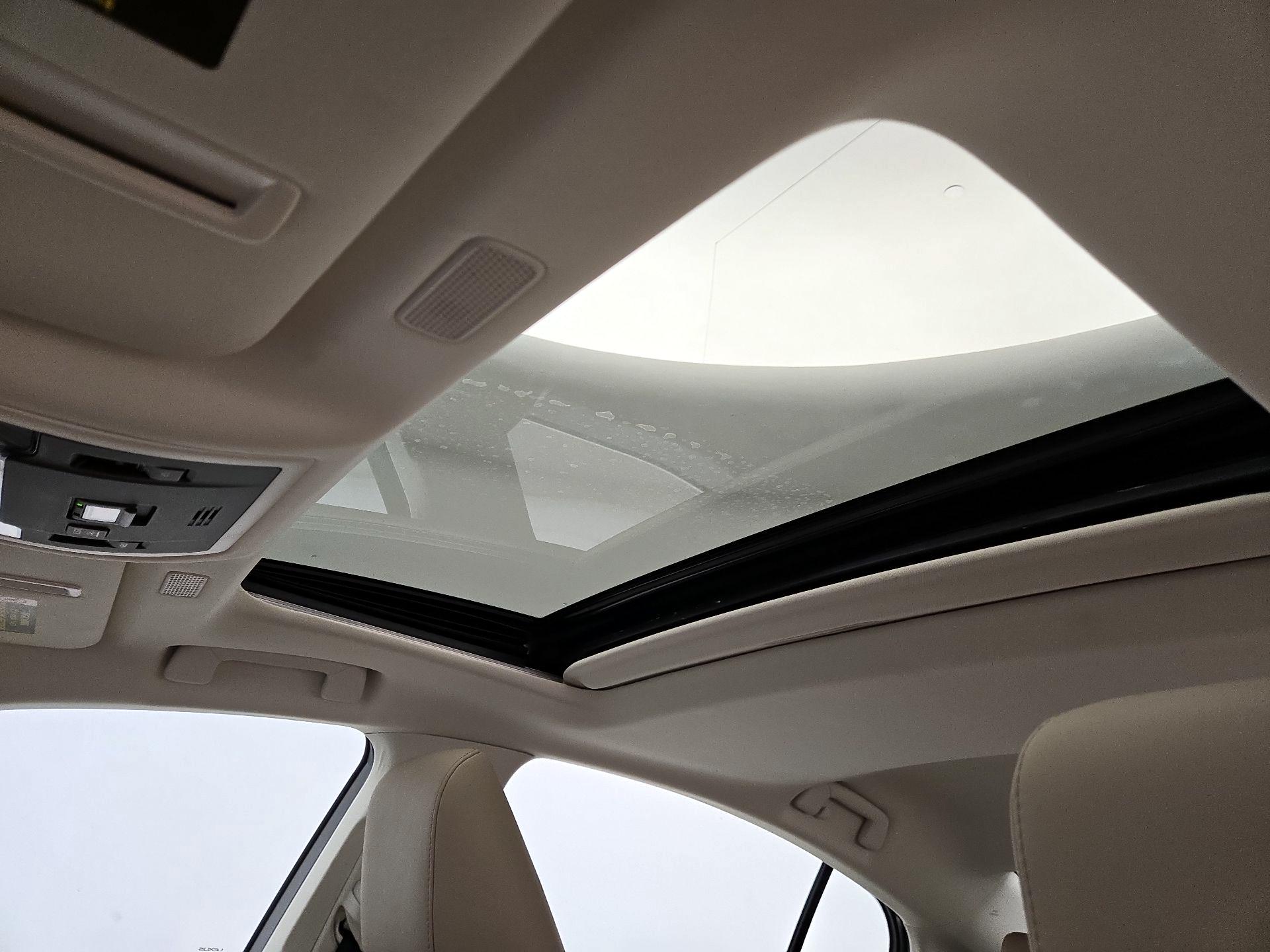 Thumbnail: 2019 Lexus ES - 20