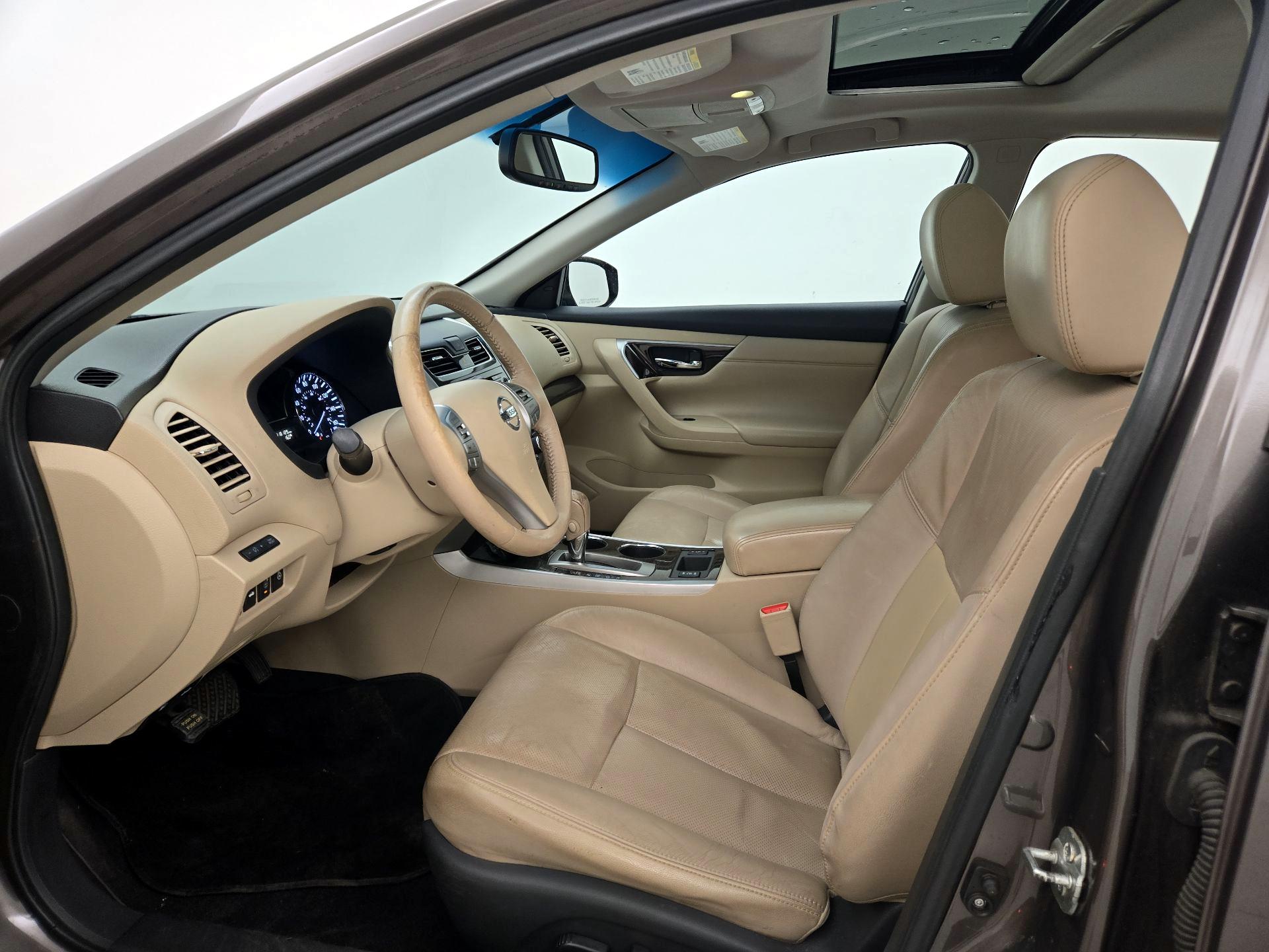 Thumbnail: 2015 Nissan Altima - 11