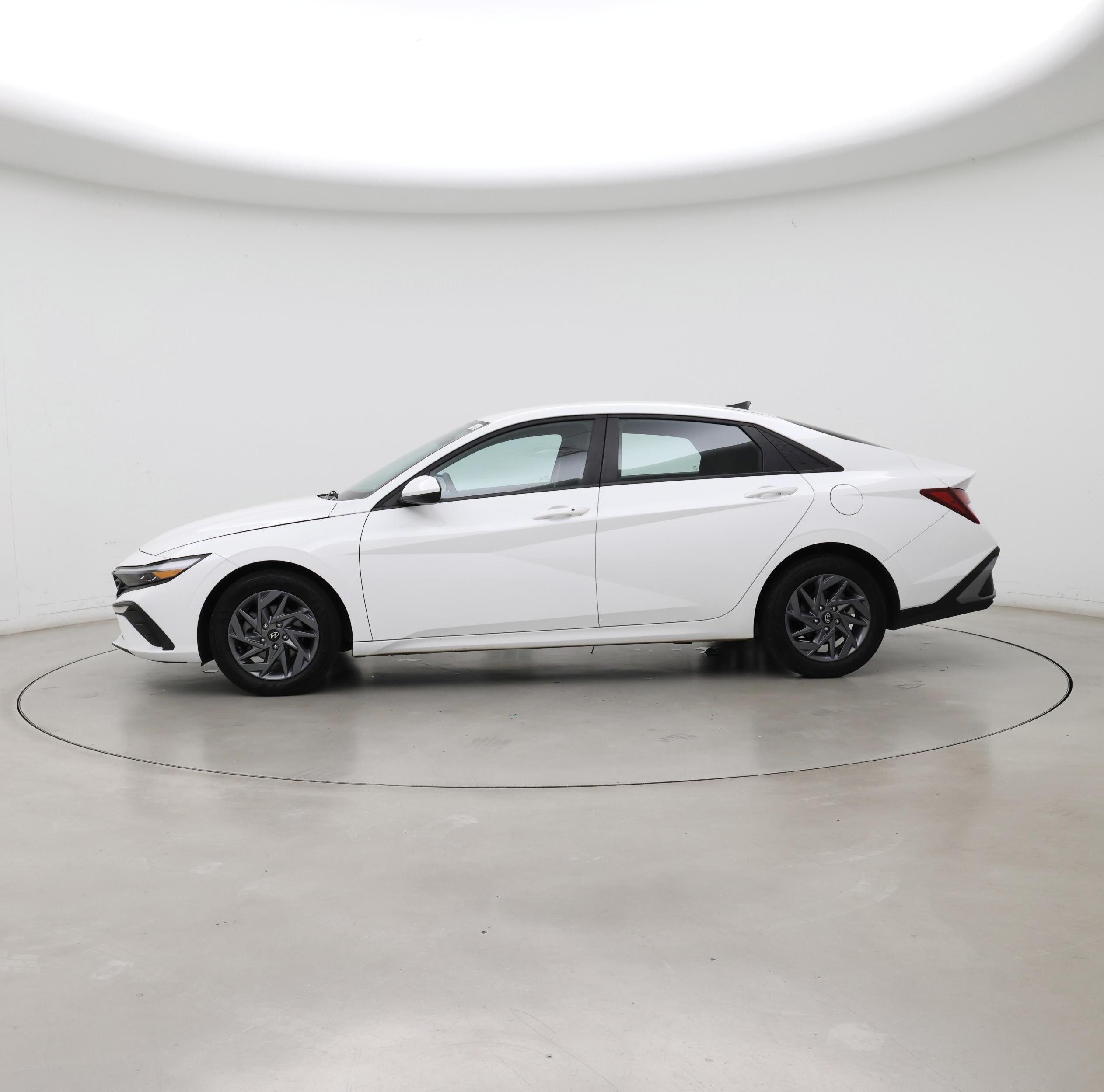 Thumbnail: 2024 Hyundai Elantra - 3