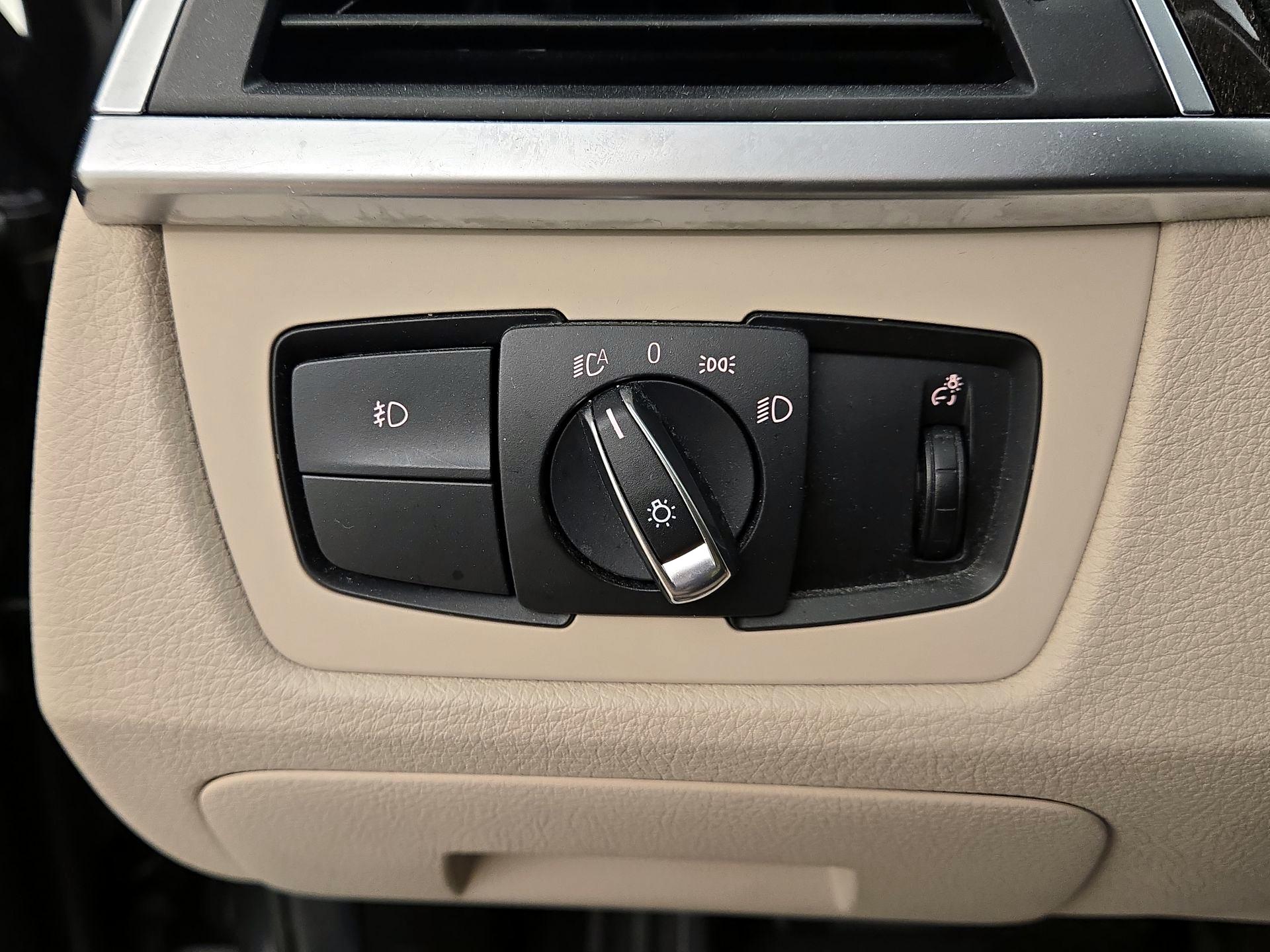 Thumbnail: 2016 BMW 3 Series - 13