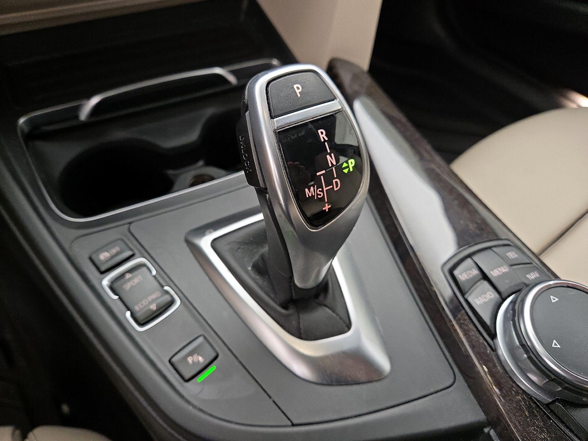 Thumbnail: 2016 BMW 3 Series - 18