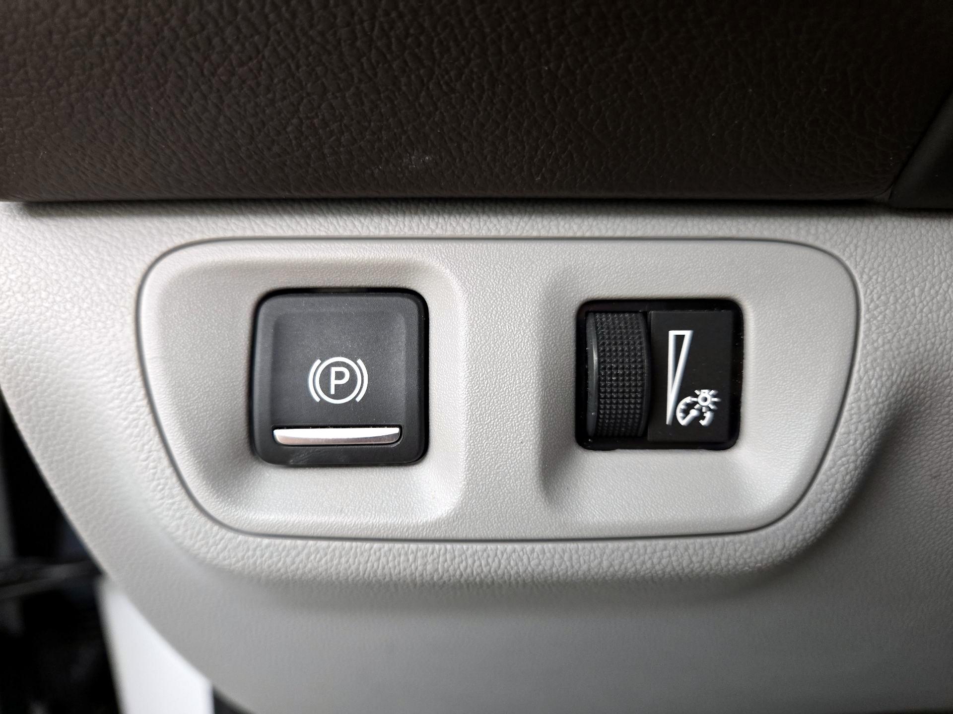 Thumbnail: 2017 GMC Acadia - 13