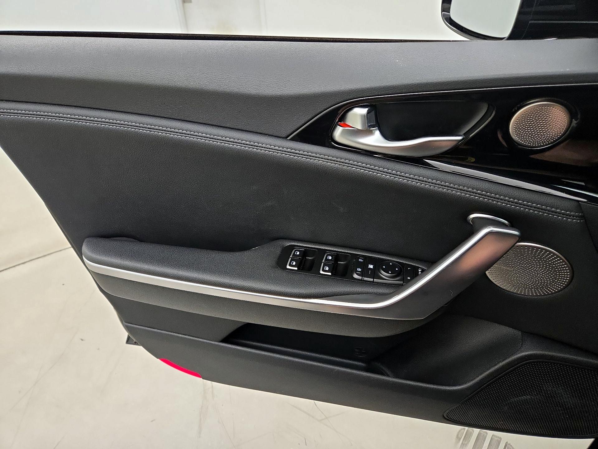 Thumbnail: 2023 Kia Stinger - 12