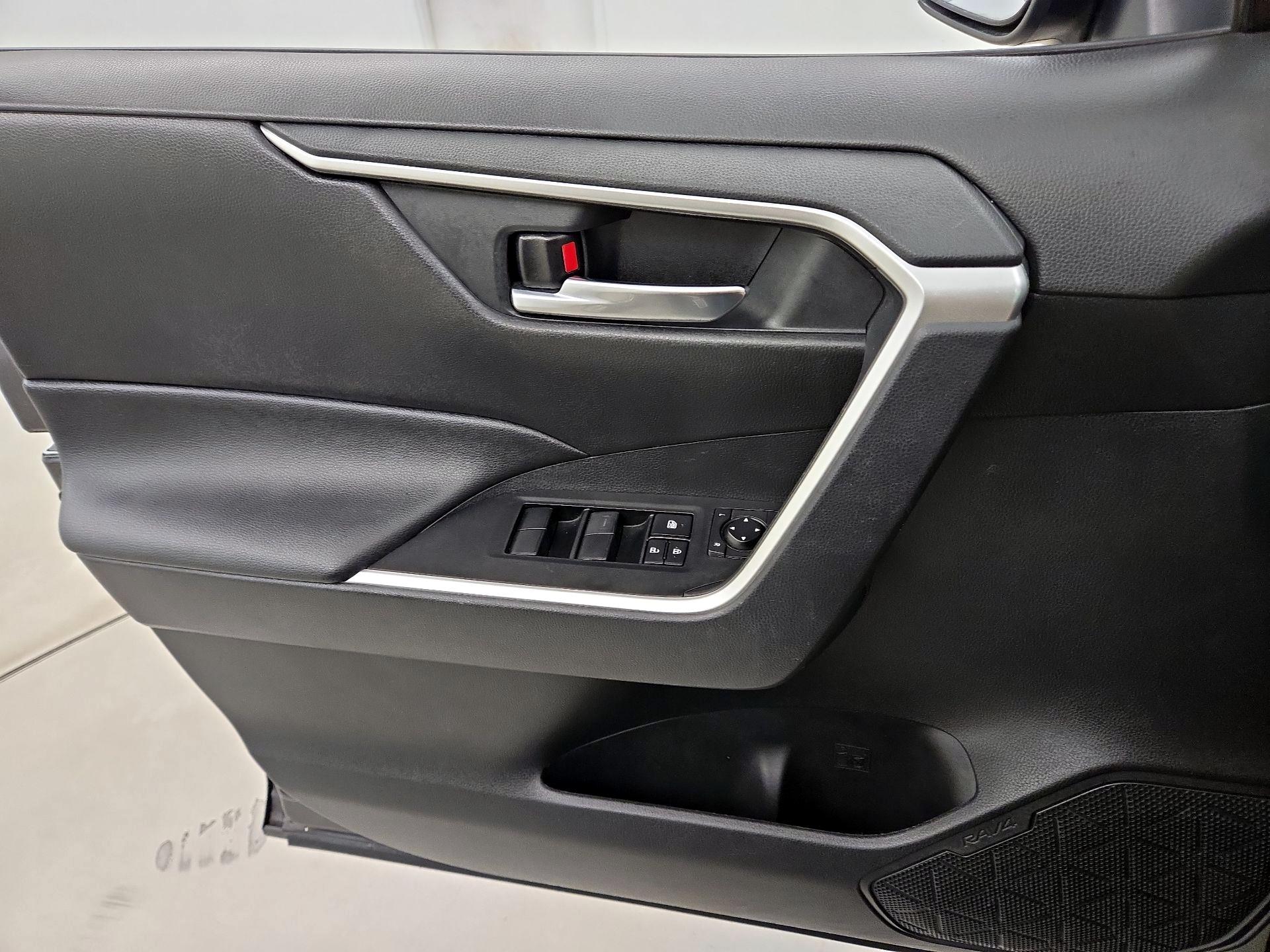 Thumbnail: 2021 Toyota RAV4 - 12