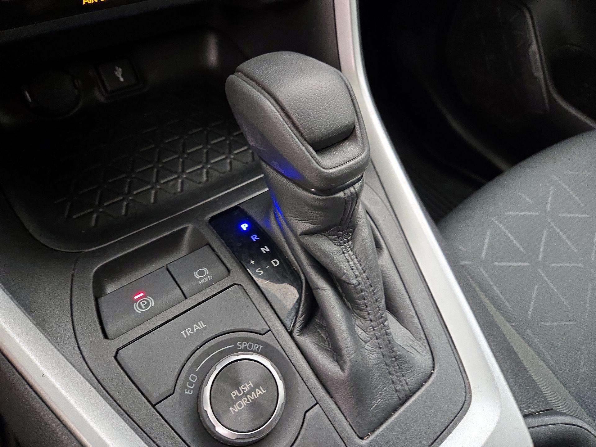 Thumbnail: 2021 Toyota RAV4 - 17