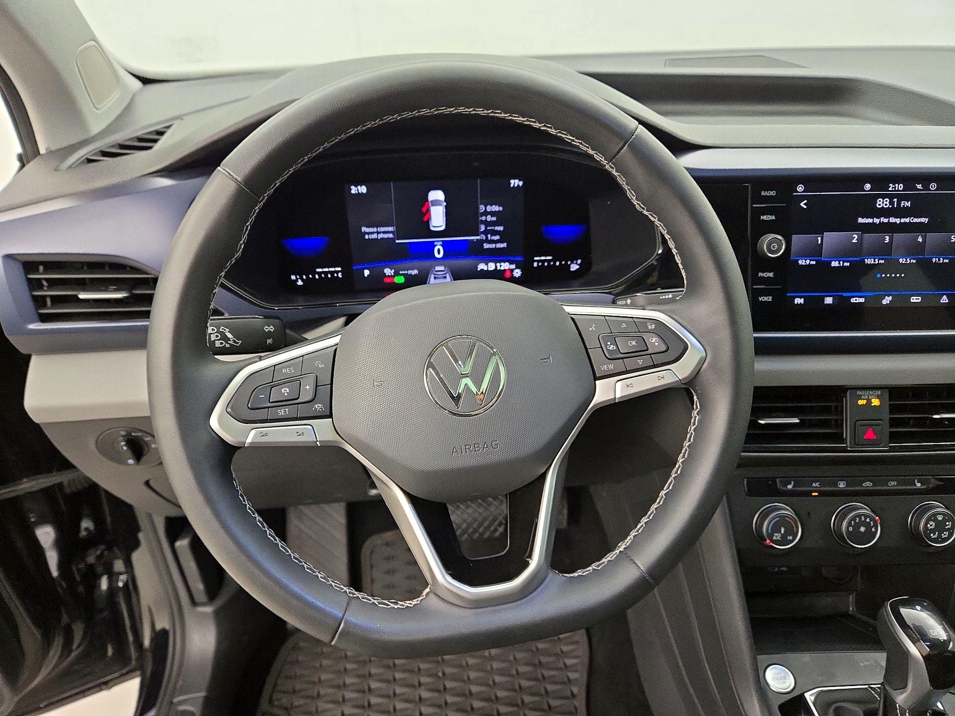 Thumbnail: 2022 Volkswagen Taos - 10