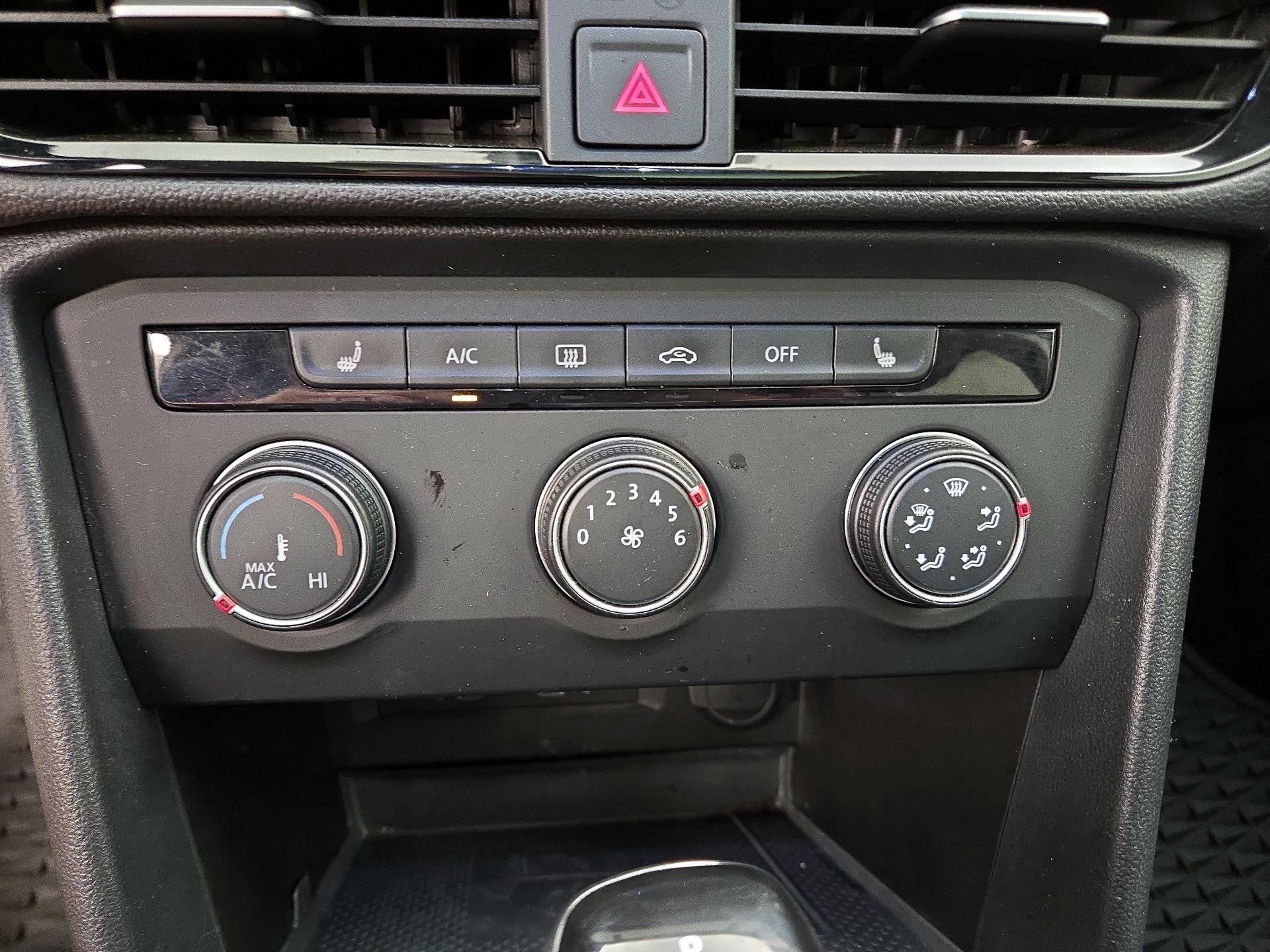 Thumbnail: 2022 Volkswagen Taos - 16