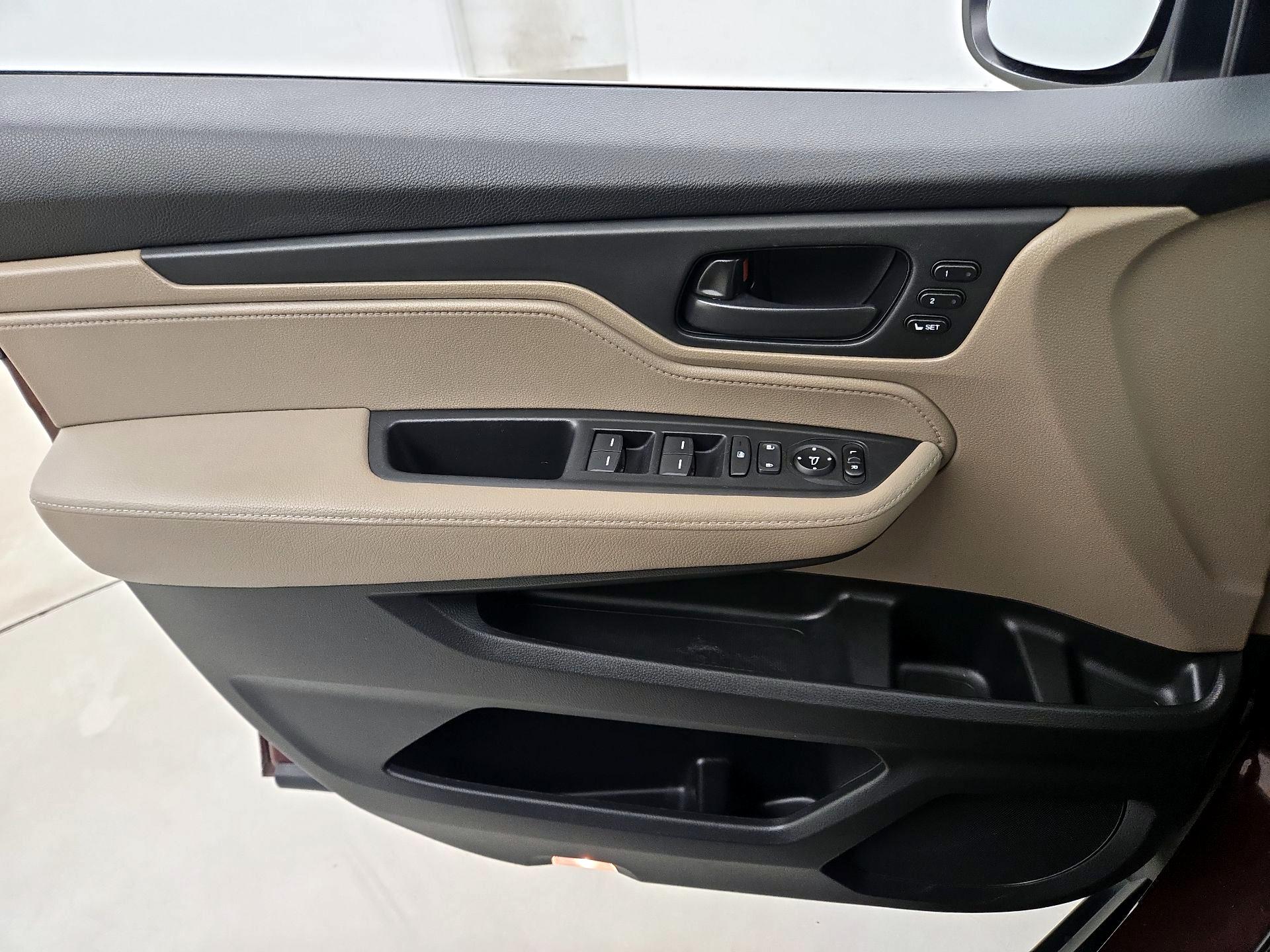 Thumbnail: 2019 Honda Odyssey - 12