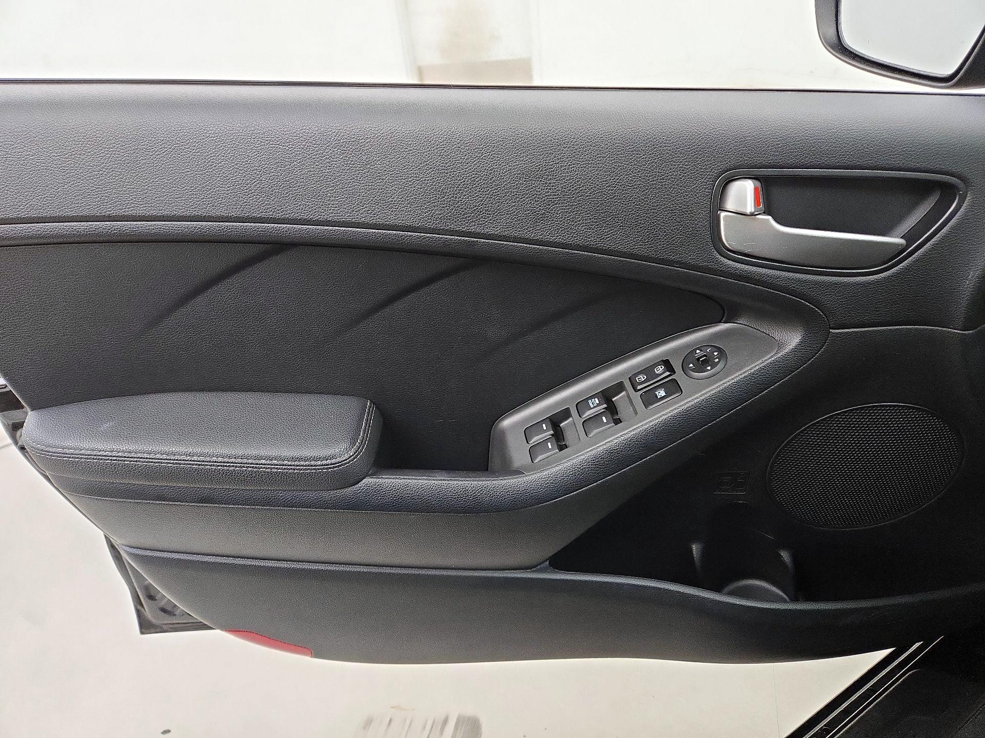 Thumbnail: 2017 Kia Forte - 12