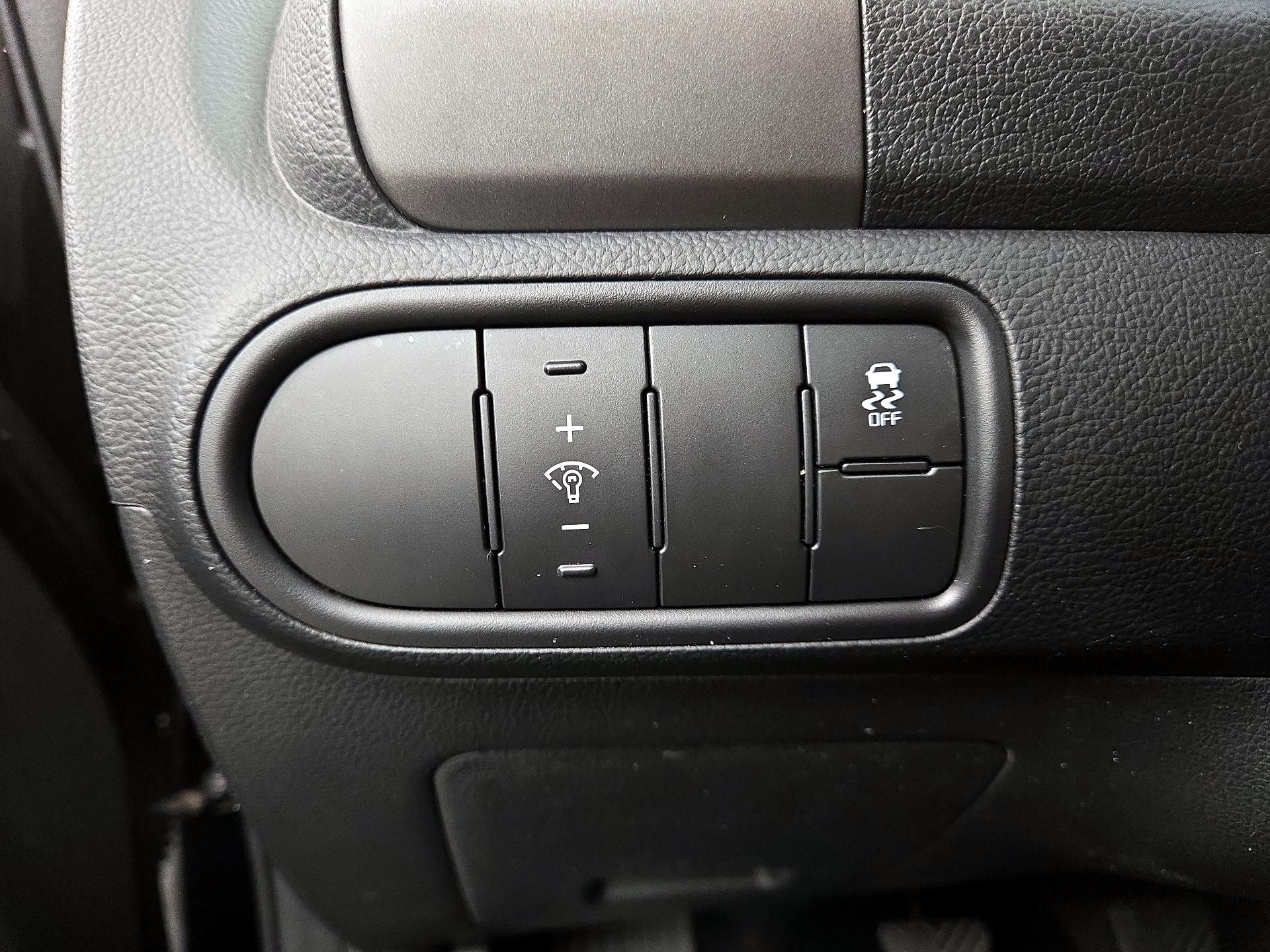 Thumbnail: 2017 Kia Forte - 13