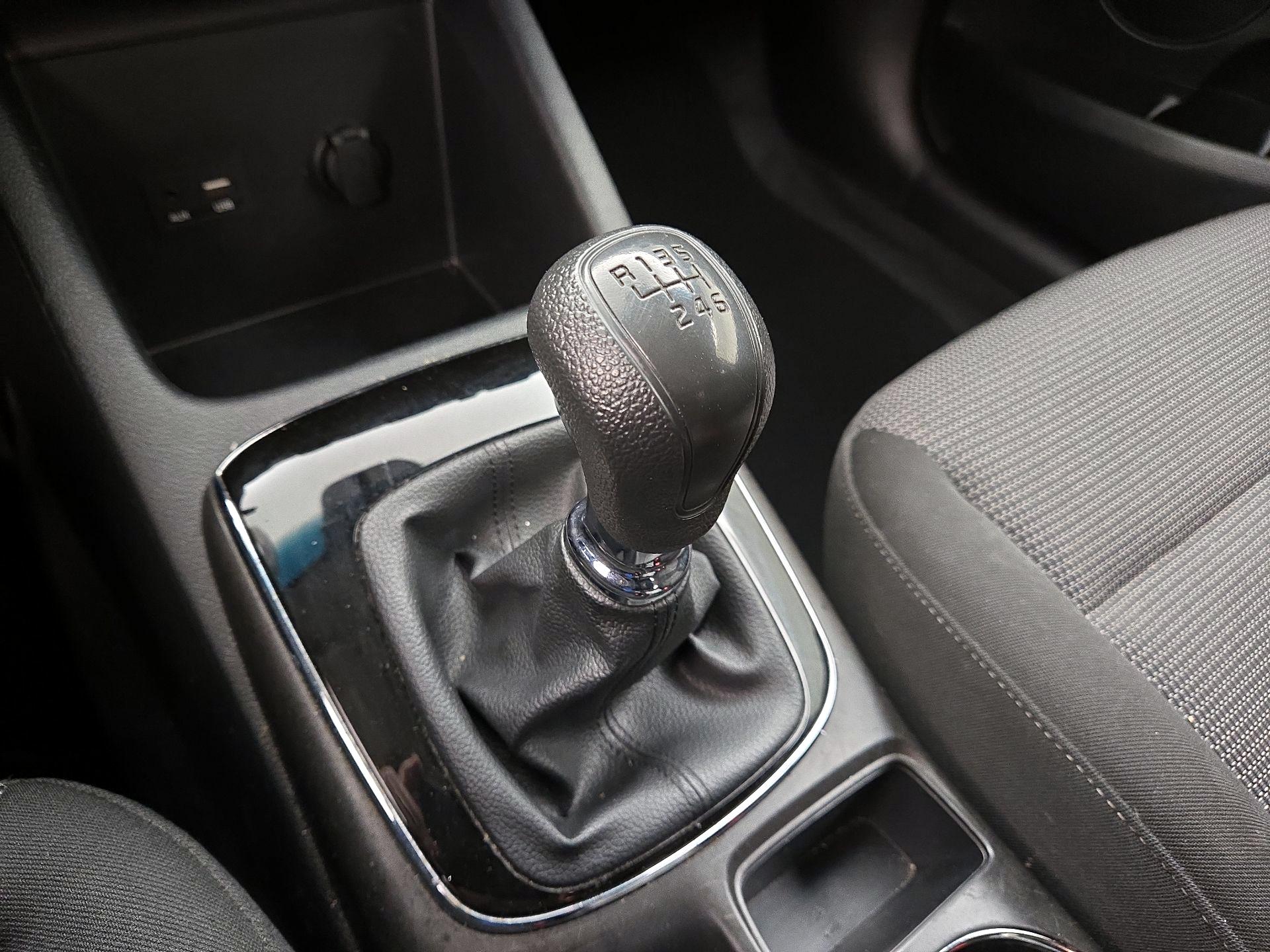 Thumbnail: 2017 Kia Forte - 16