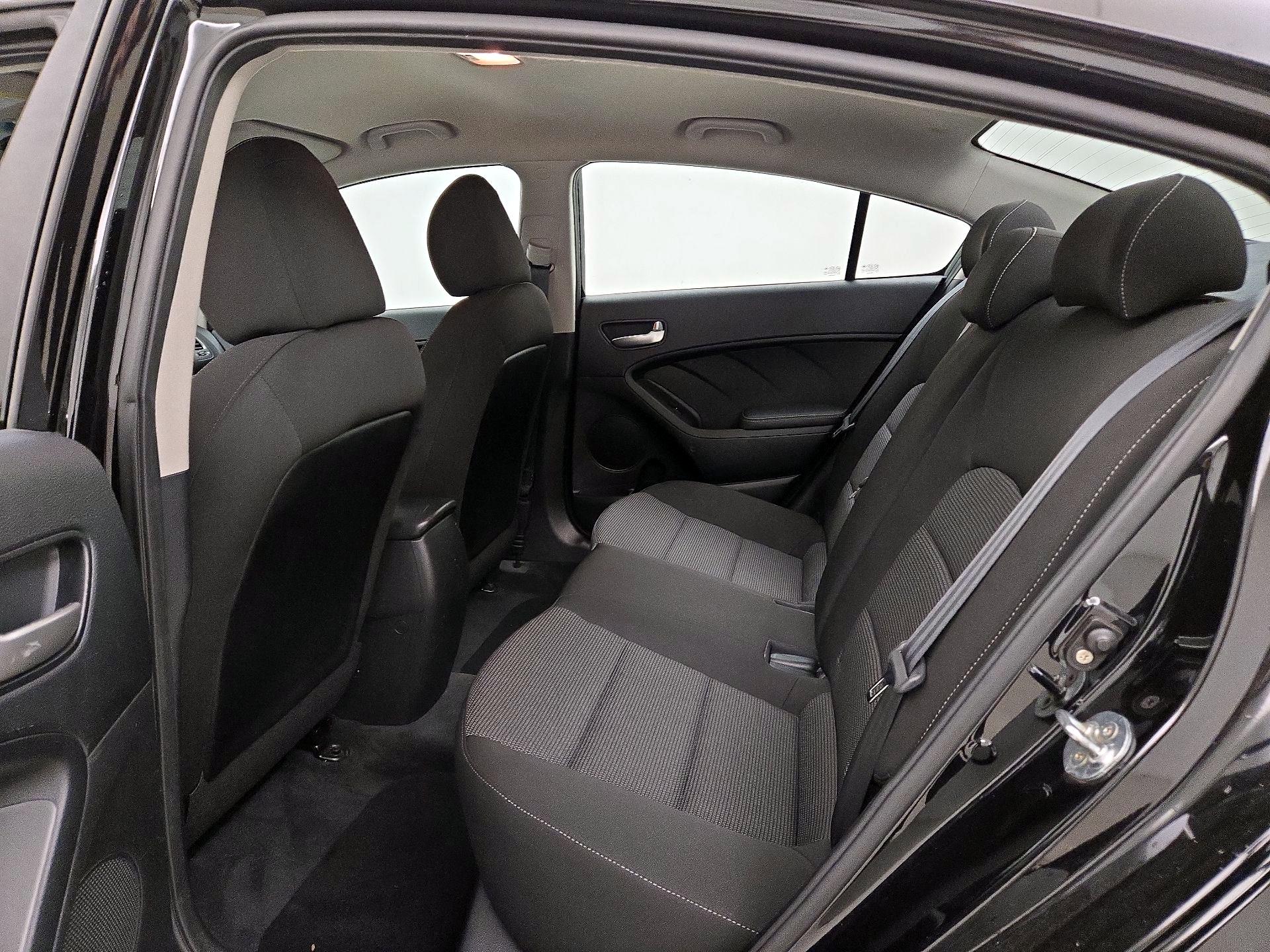 Thumbnail: 2017 Kia Forte - 18