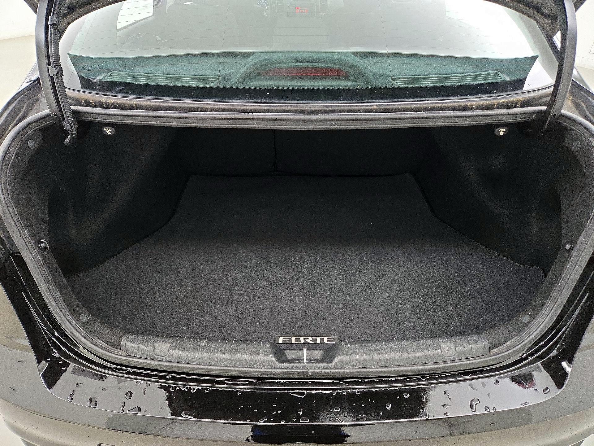 Thumbnail: 2017 Kia Forte - 19