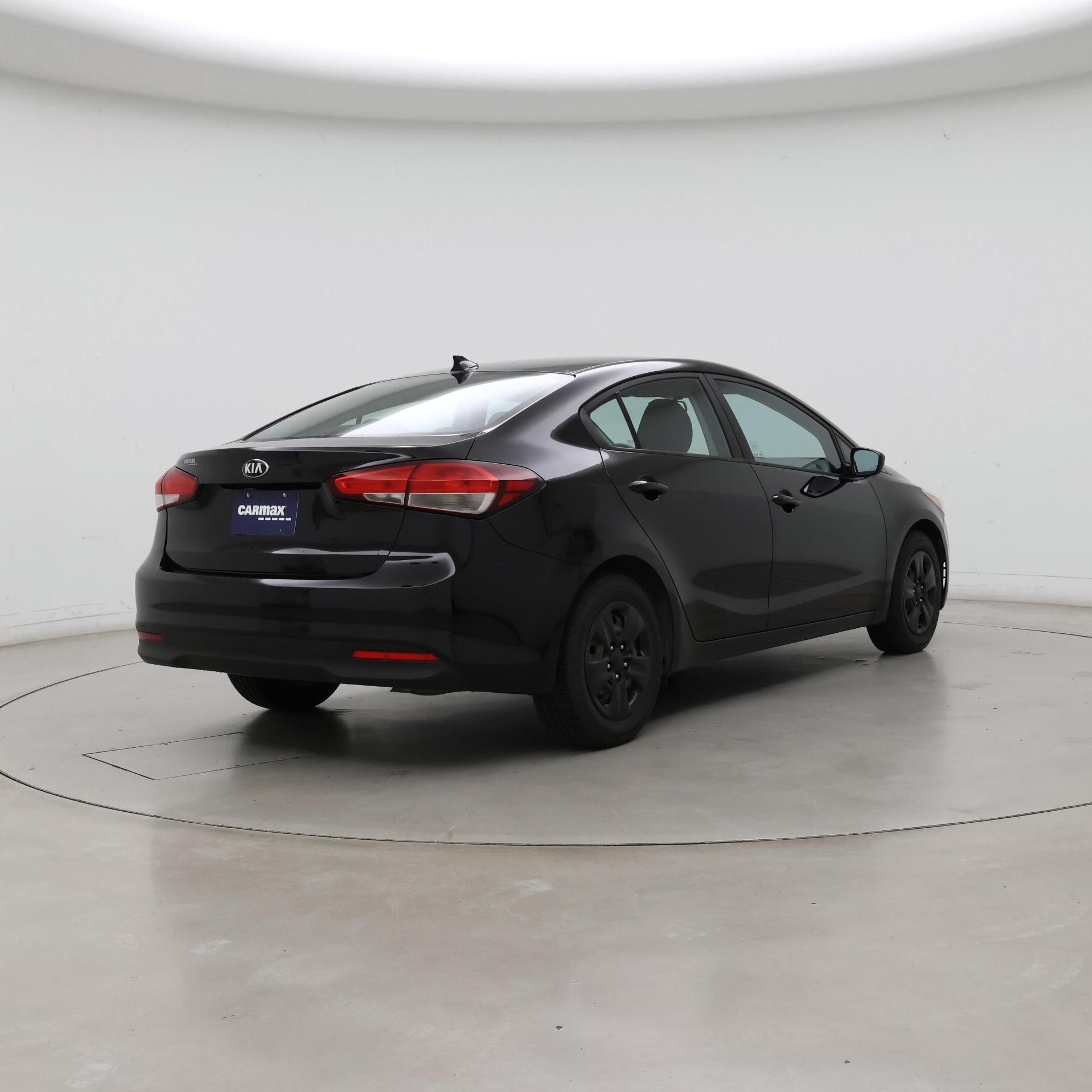 Thumbnail: 2017 Kia Forte - 8