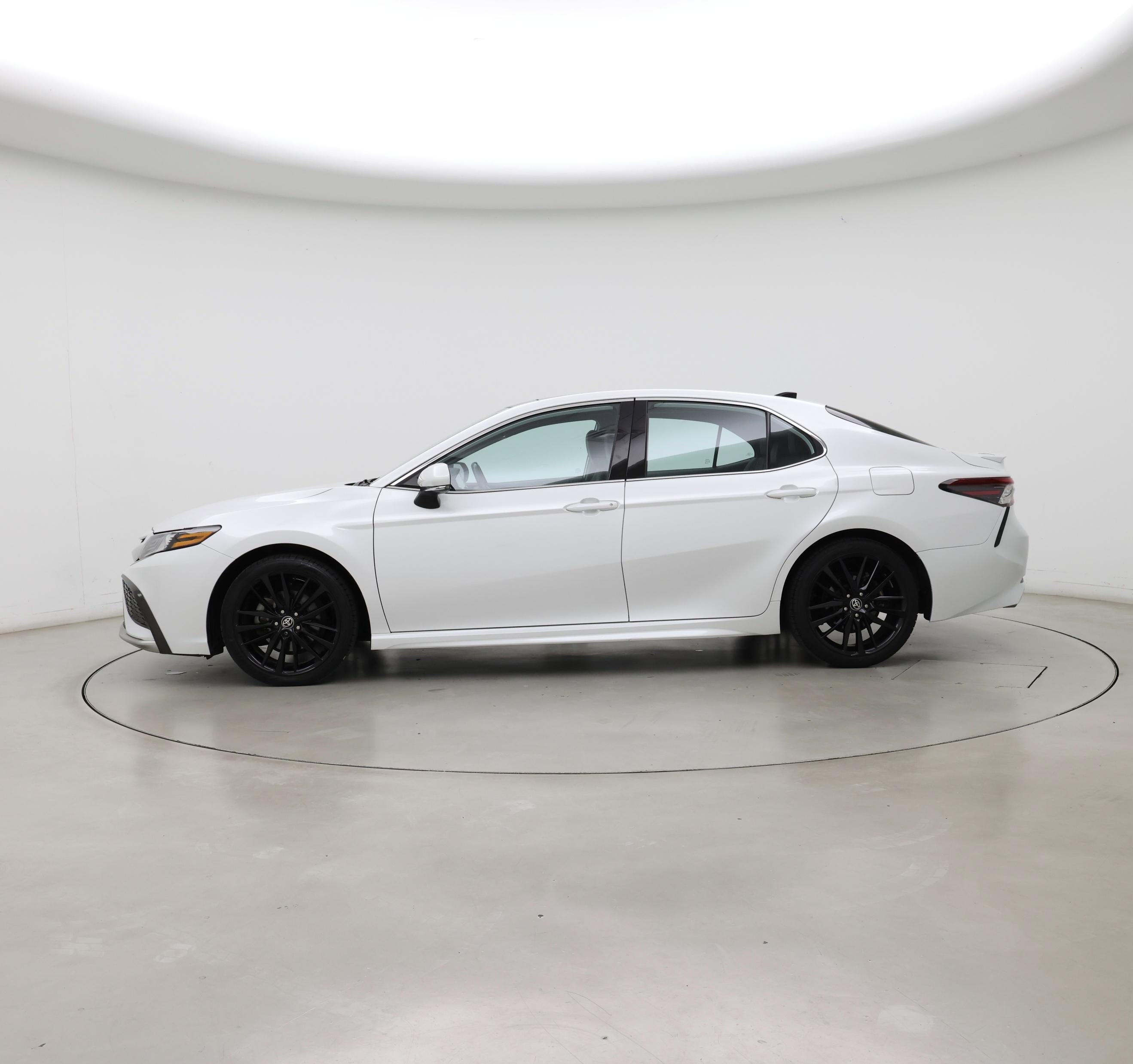 Thumbnail: 2021 Toyota Camry - 3