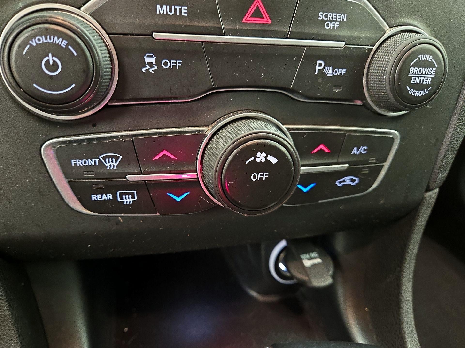 Thumbnail: 2019 Dodge Charger - 16