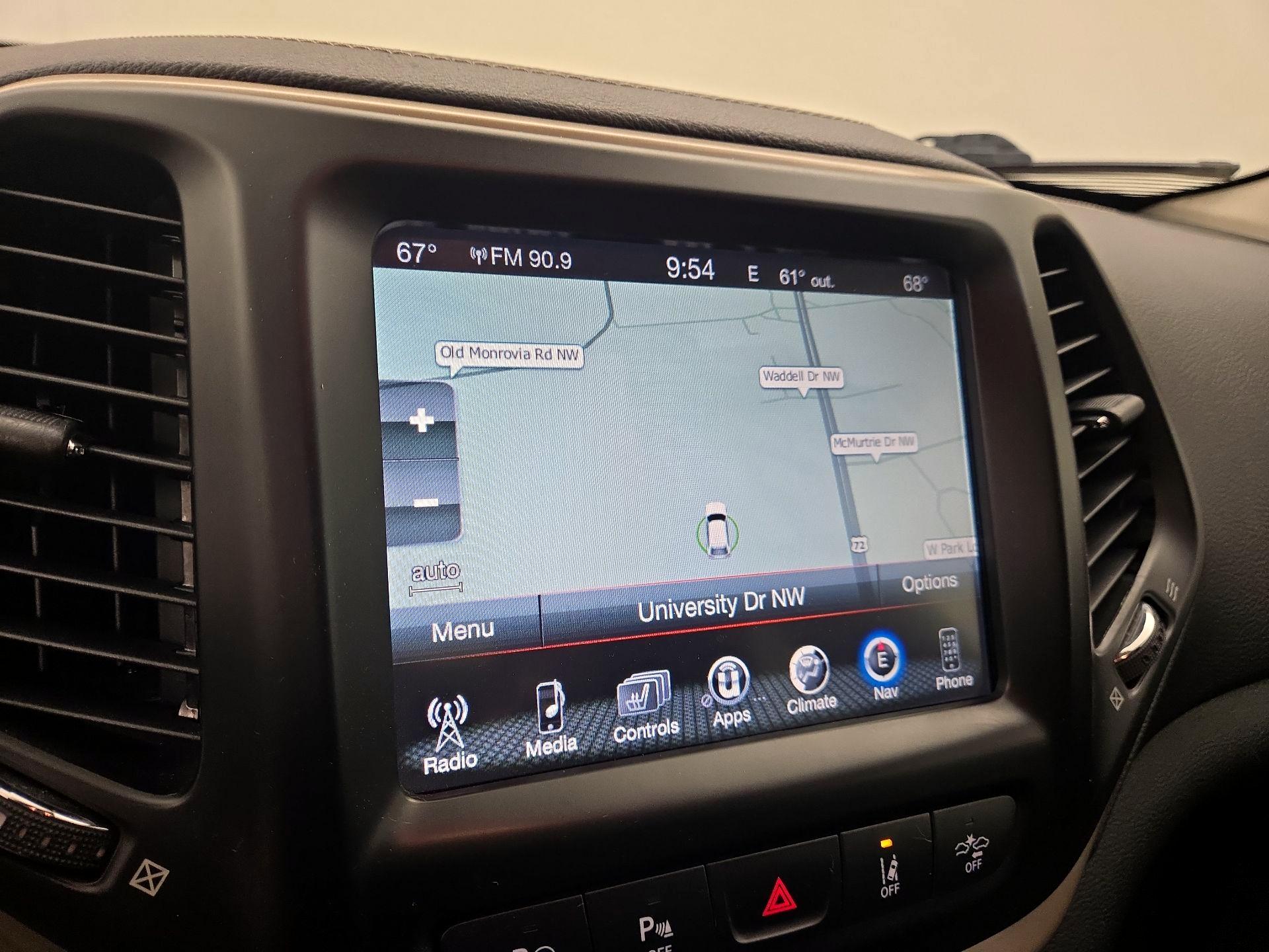 Thumbnail: 2015 Jeep Cherokee - 14