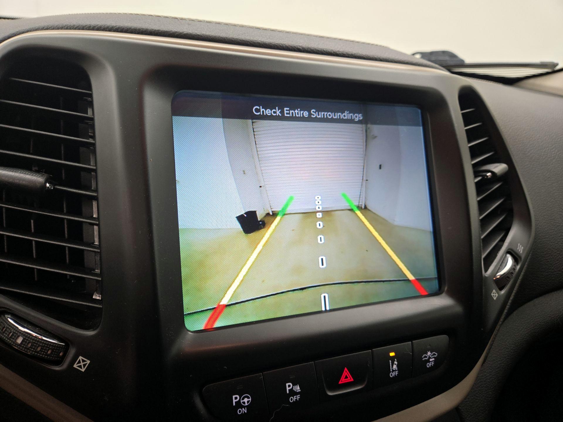 Thumbnail: 2015 Jeep Cherokee - 15