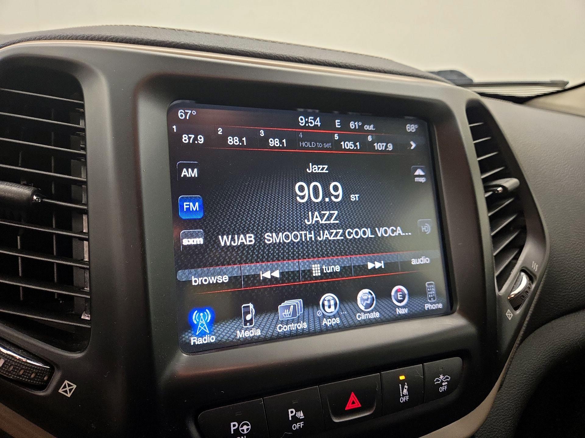 Thumbnail: 2015 Jeep Cherokee - 16