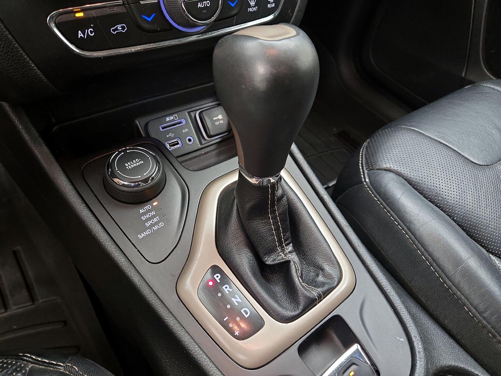 Thumbnail: 2015 Jeep Cherokee - 18