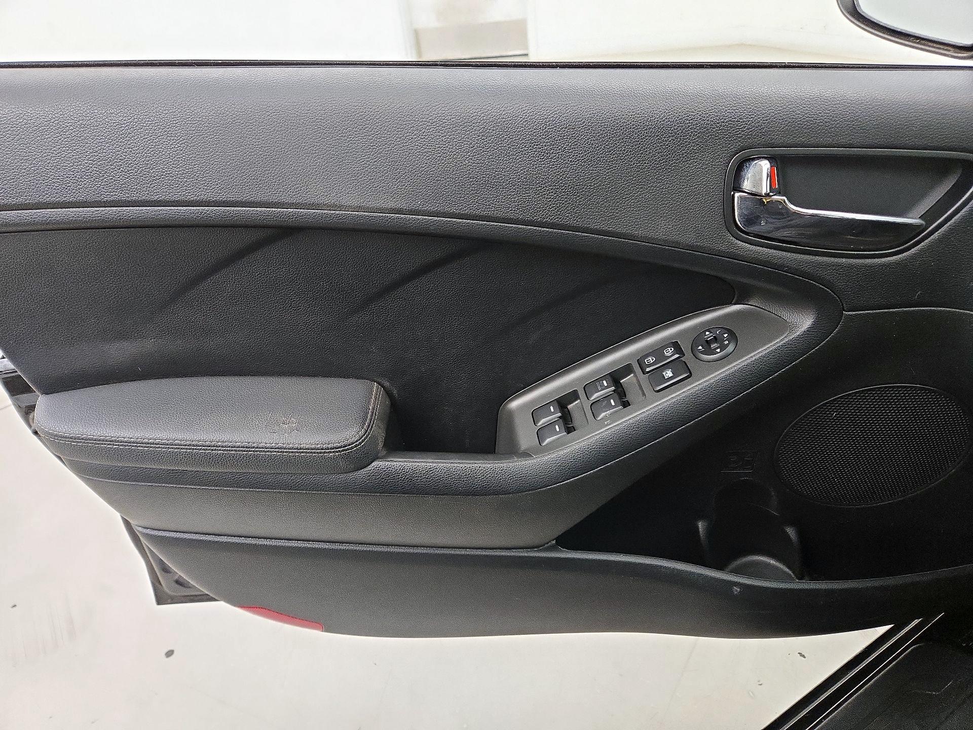 Thumbnail: 2018 Kia Forte - 12