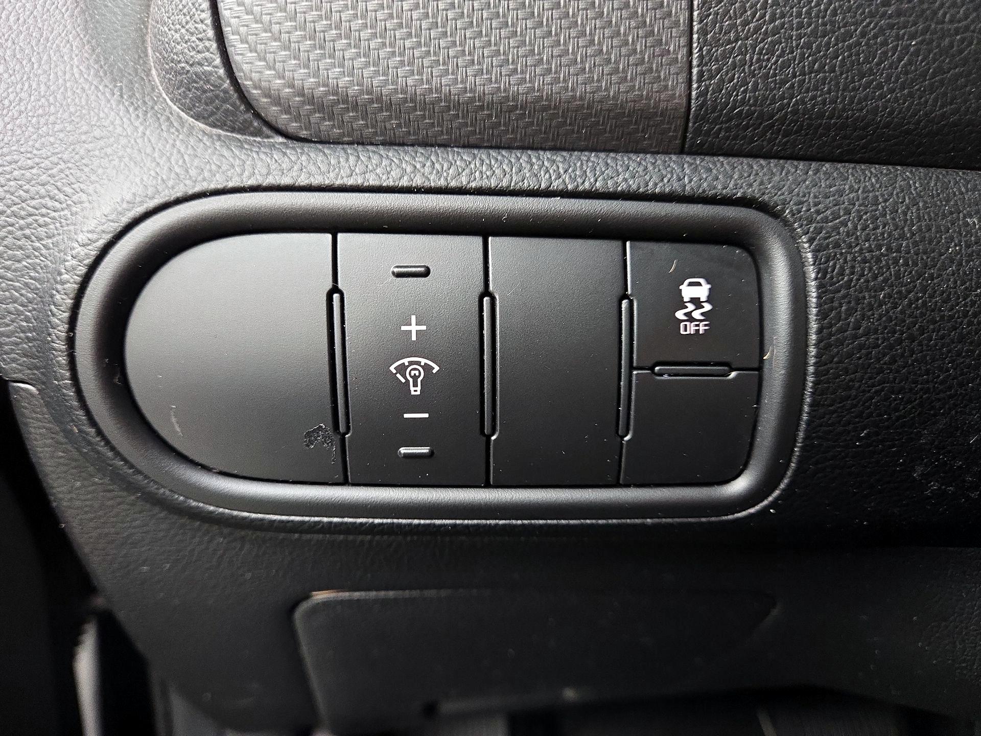 Thumbnail: 2018 Kia Forte - 13