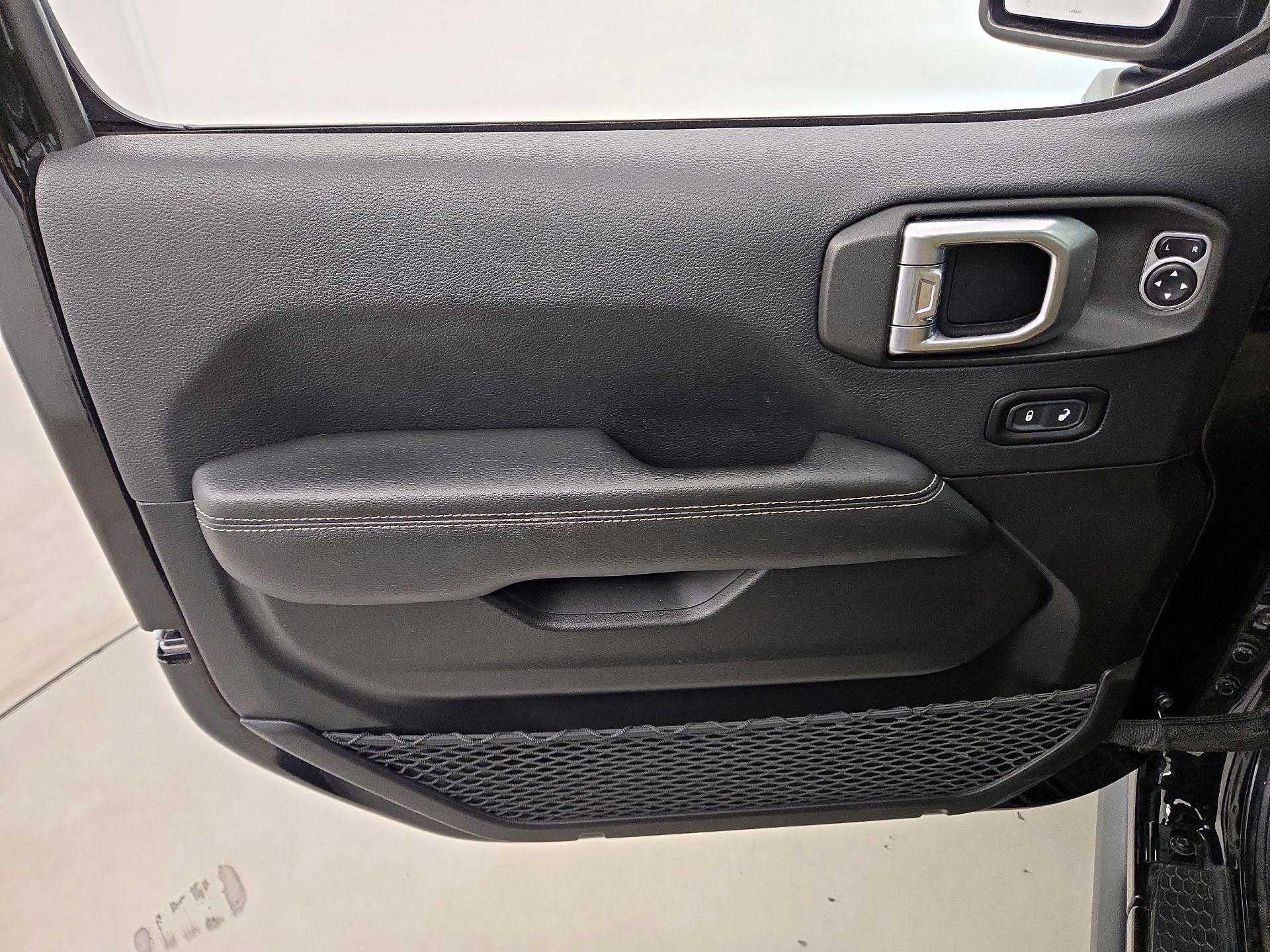 Thumbnail: 2019 Jeep Wrangler - 12