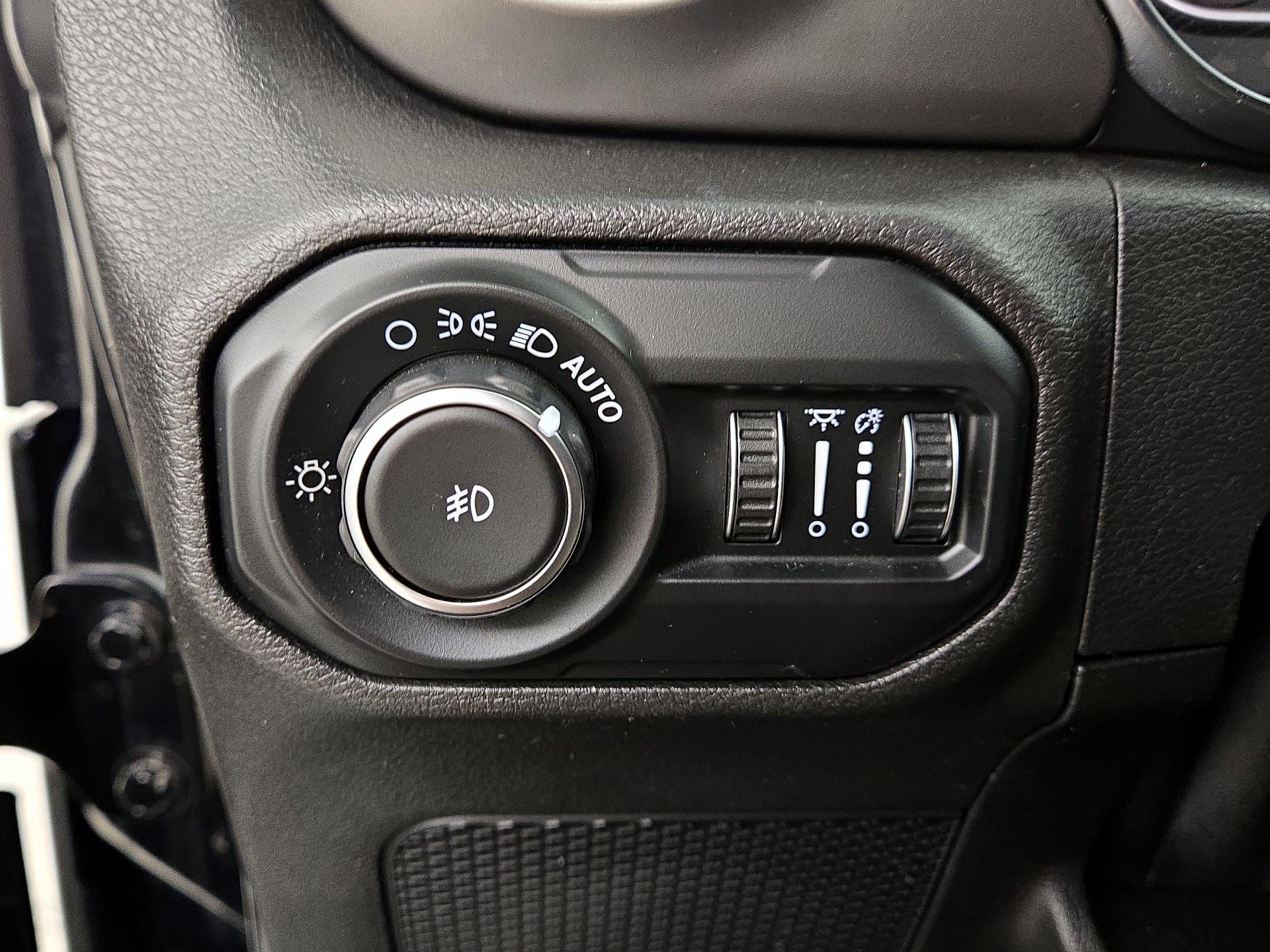 Thumbnail: 2019 Jeep Wrangler - 13