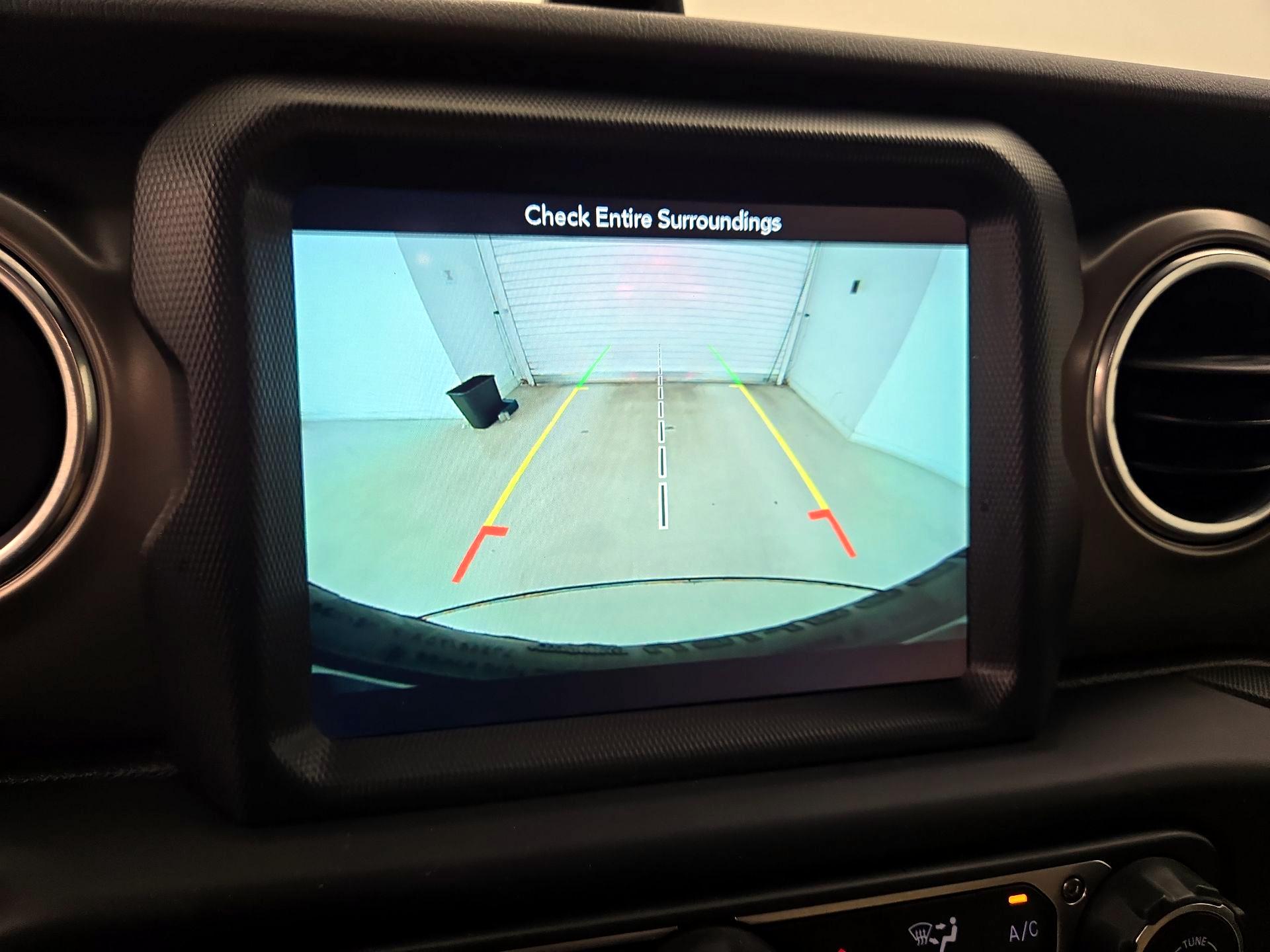 Thumbnail: 2019 Jeep Wrangler - 15