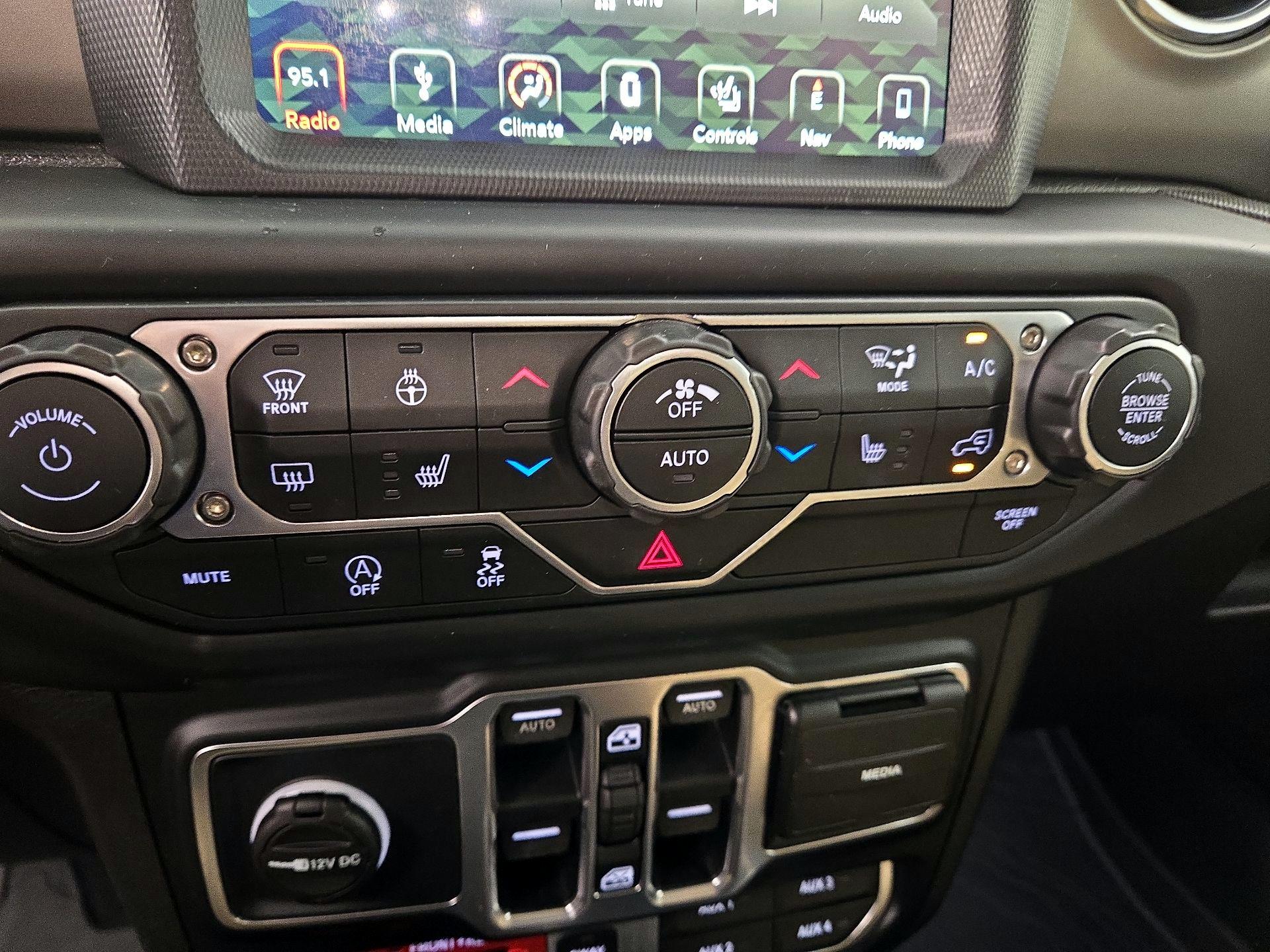 Thumbnail: 2019 Jeep Wrangler - 17