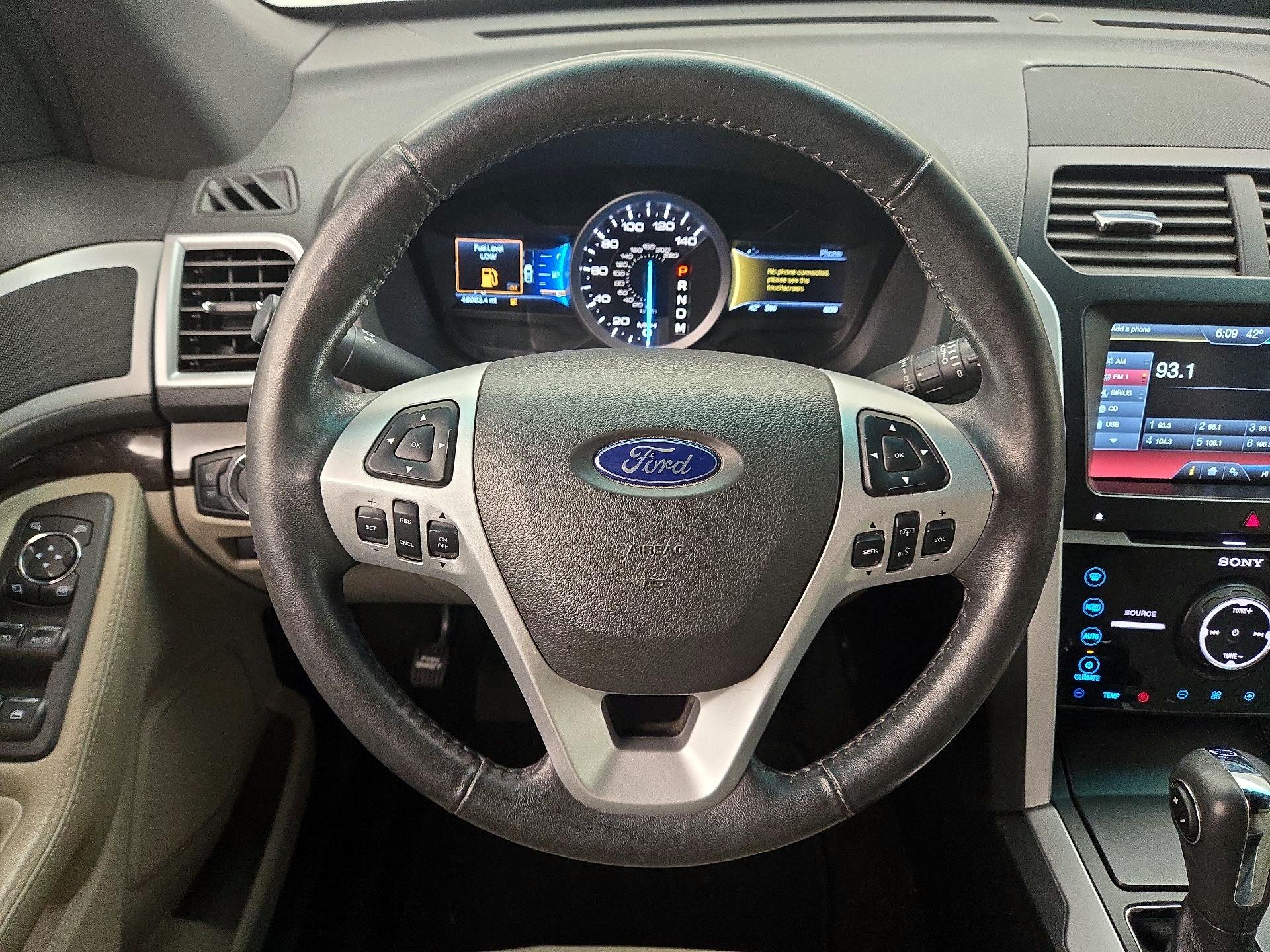 Thumbnail: 2015 Ford Explorer - 10