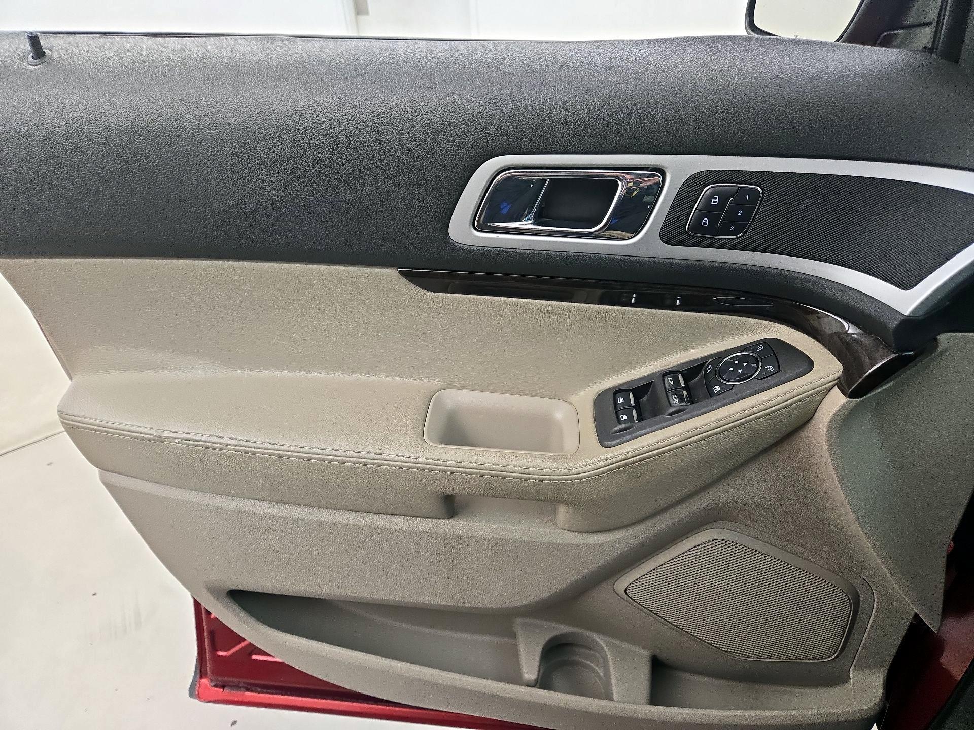 Thumbnail: 2015 Ford Explorer - 12