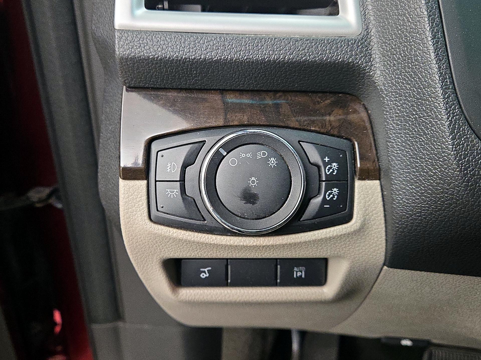 Thumbnail: 2015 Ford Explorer - 13