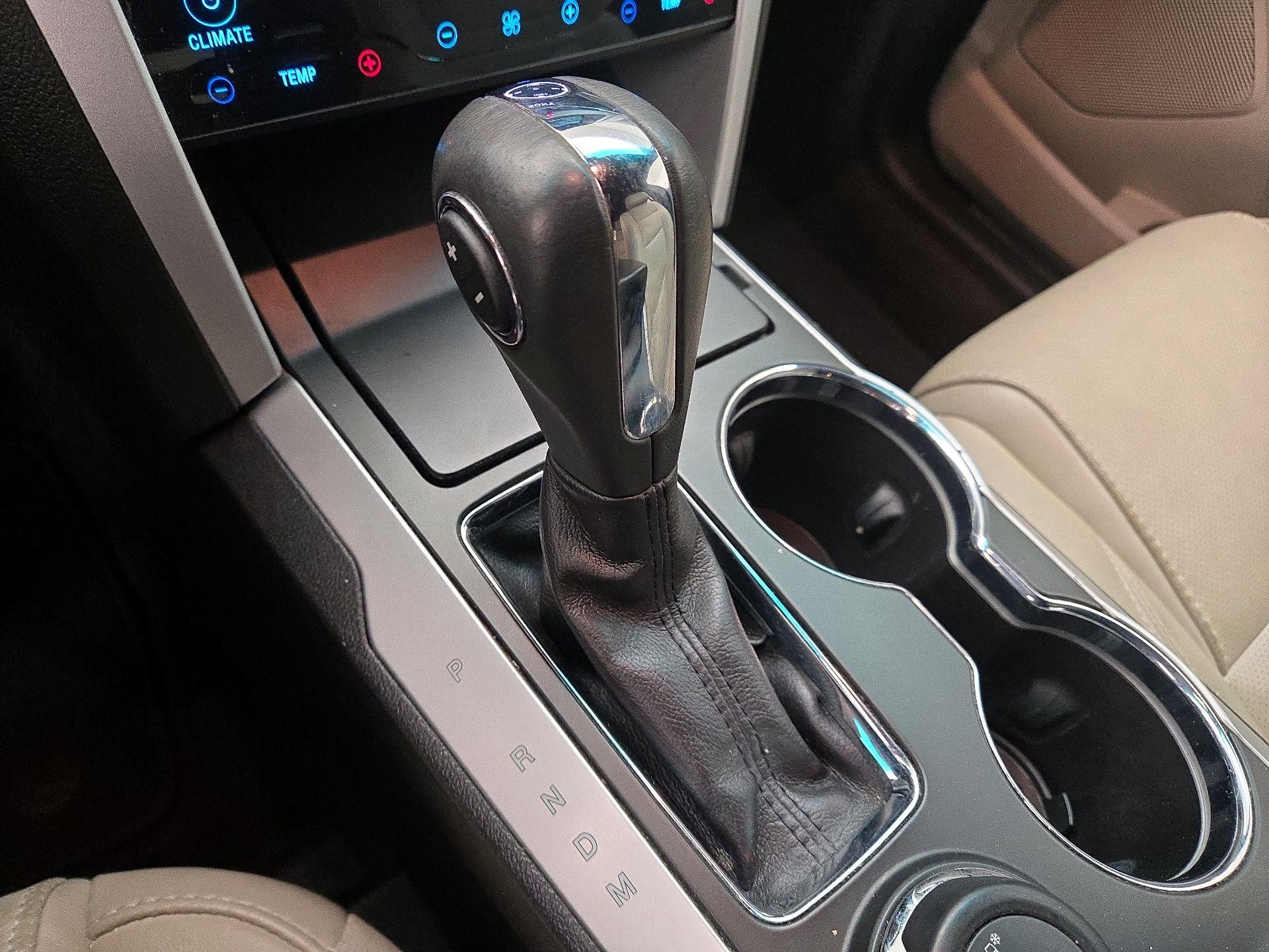 Thumbnail: 2015 Ford Explorer - 17