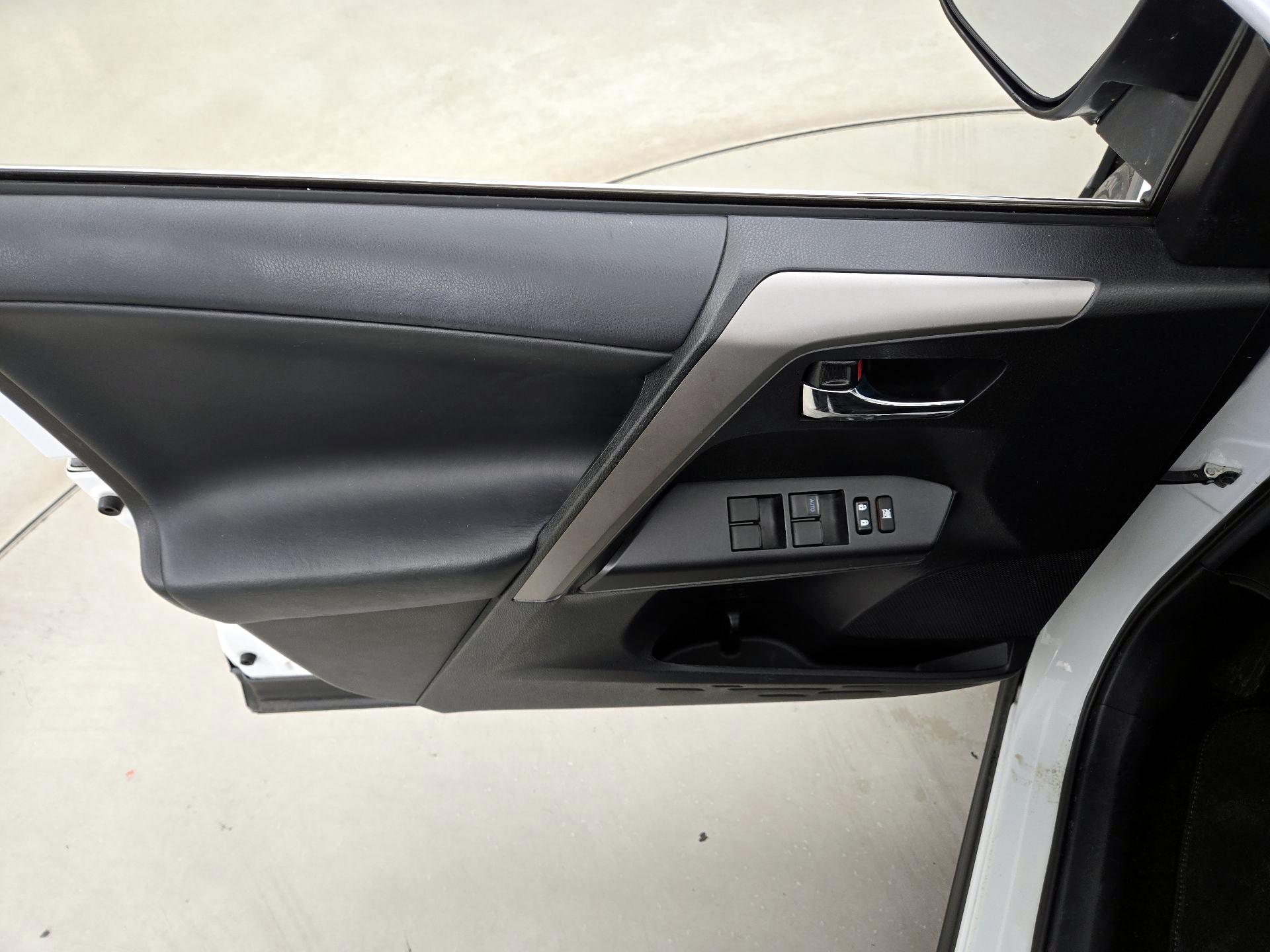 Thumbnail: 2018 Toyota RAV4 - 12