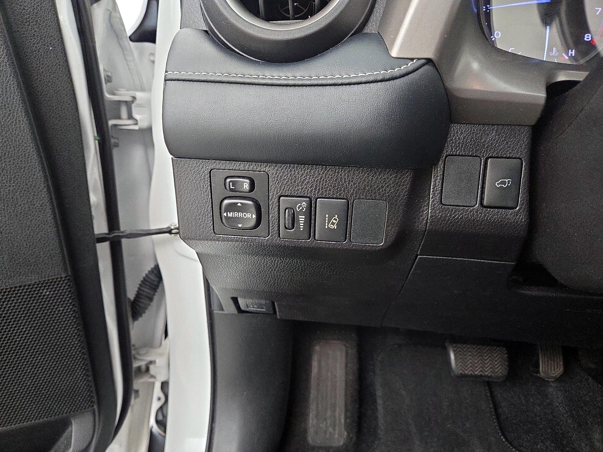 Thumbnail: 2018 Toyota RAV4 - 13