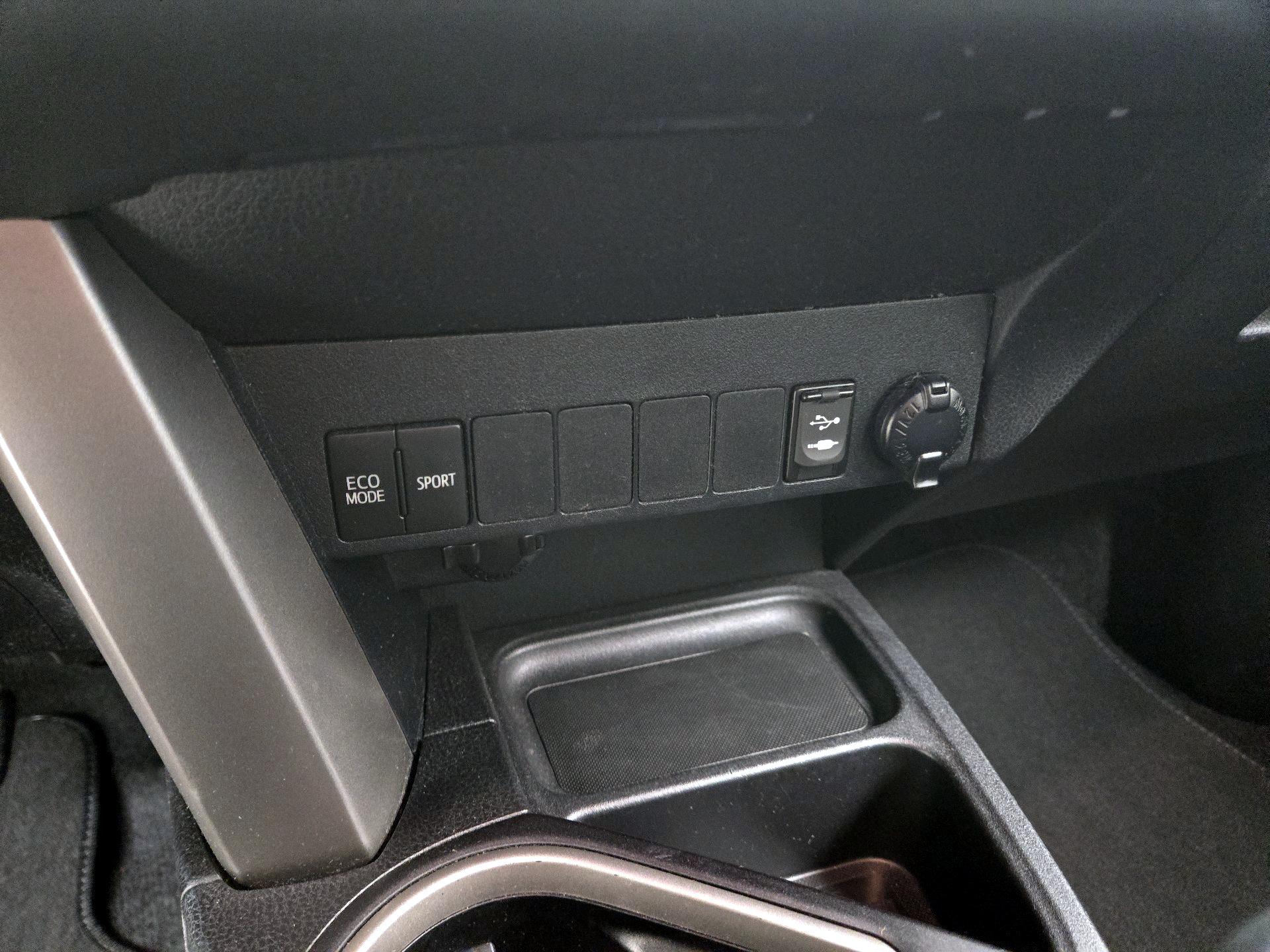 Thumbnail: 2018 Toyota RAV4 - 18