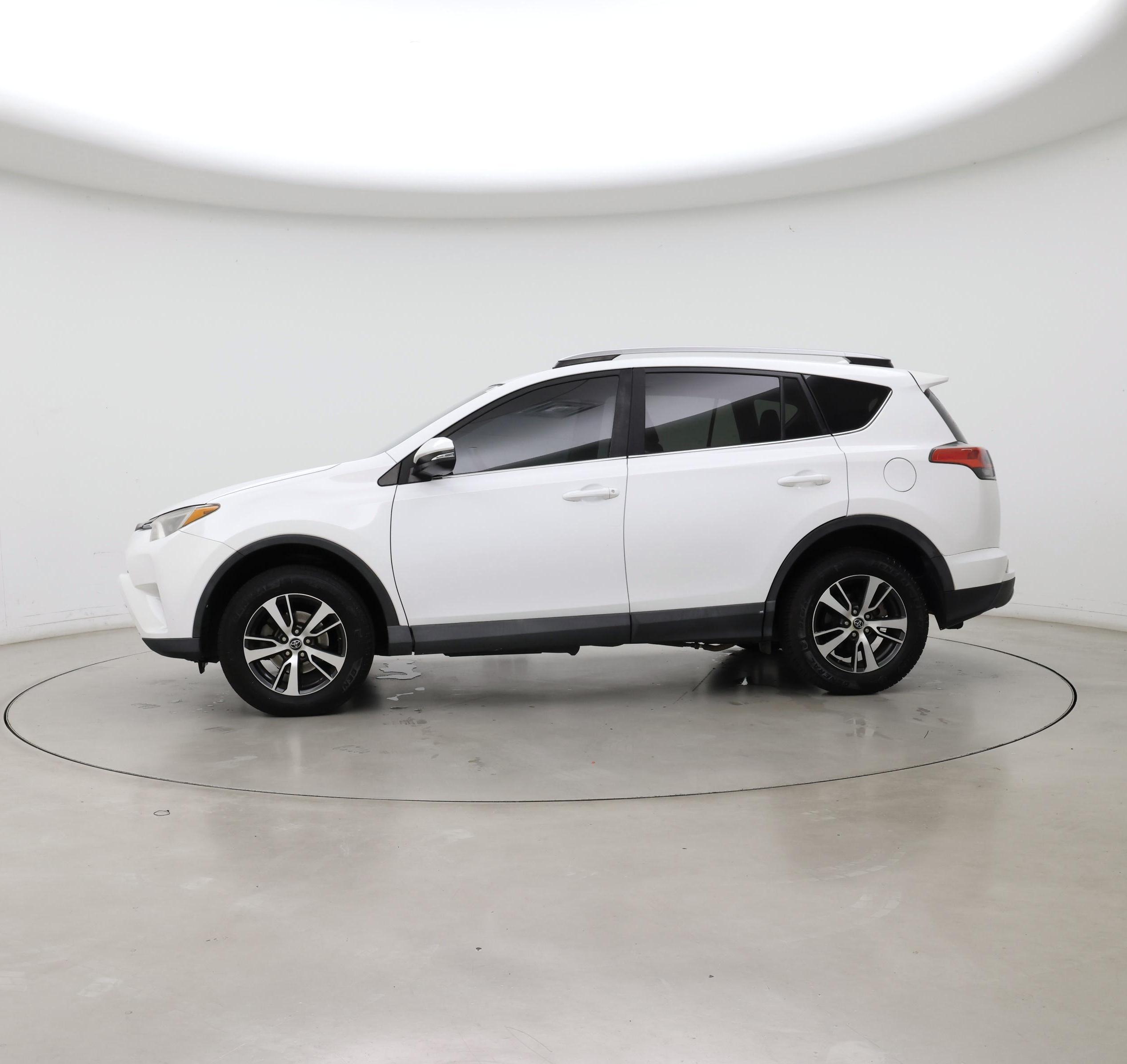 Thumbnail: 2018 Toyota RAV4 - 3