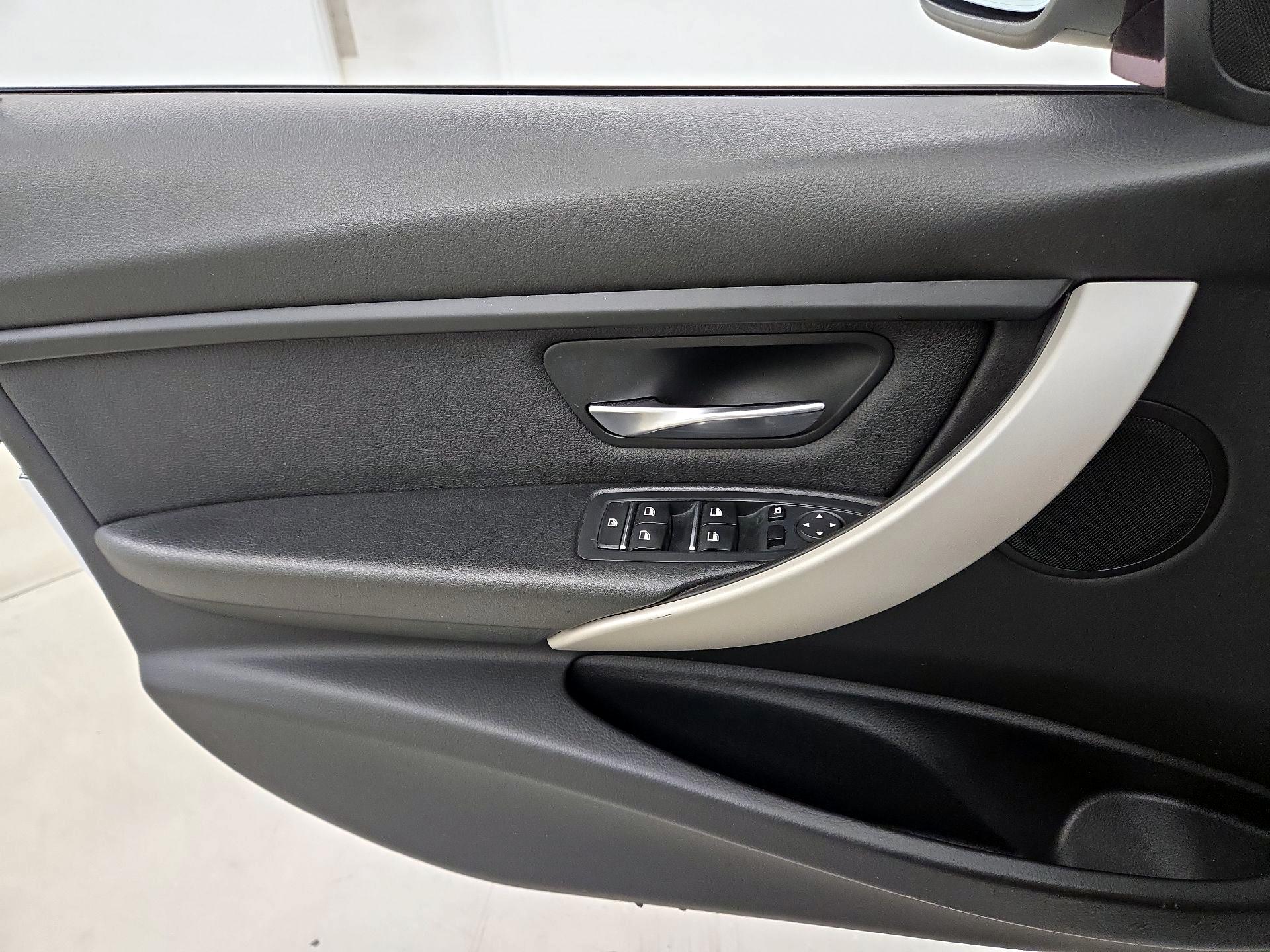 Thumbnail: 2018 BMW 3 Series - 12