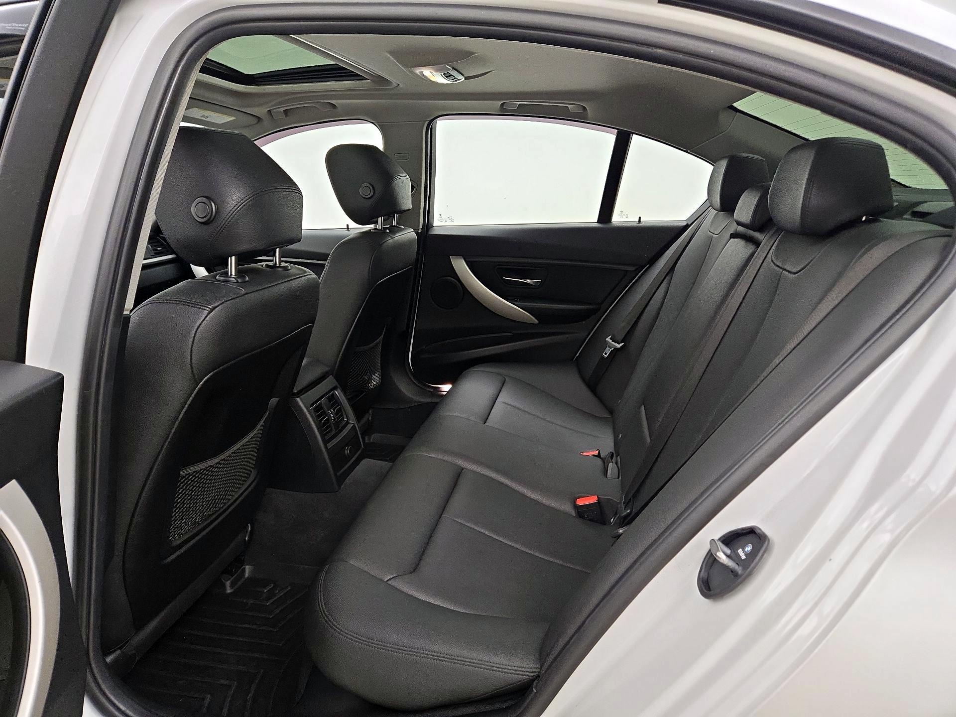 Thumbnail: 2018 BMW 3 Series - 20