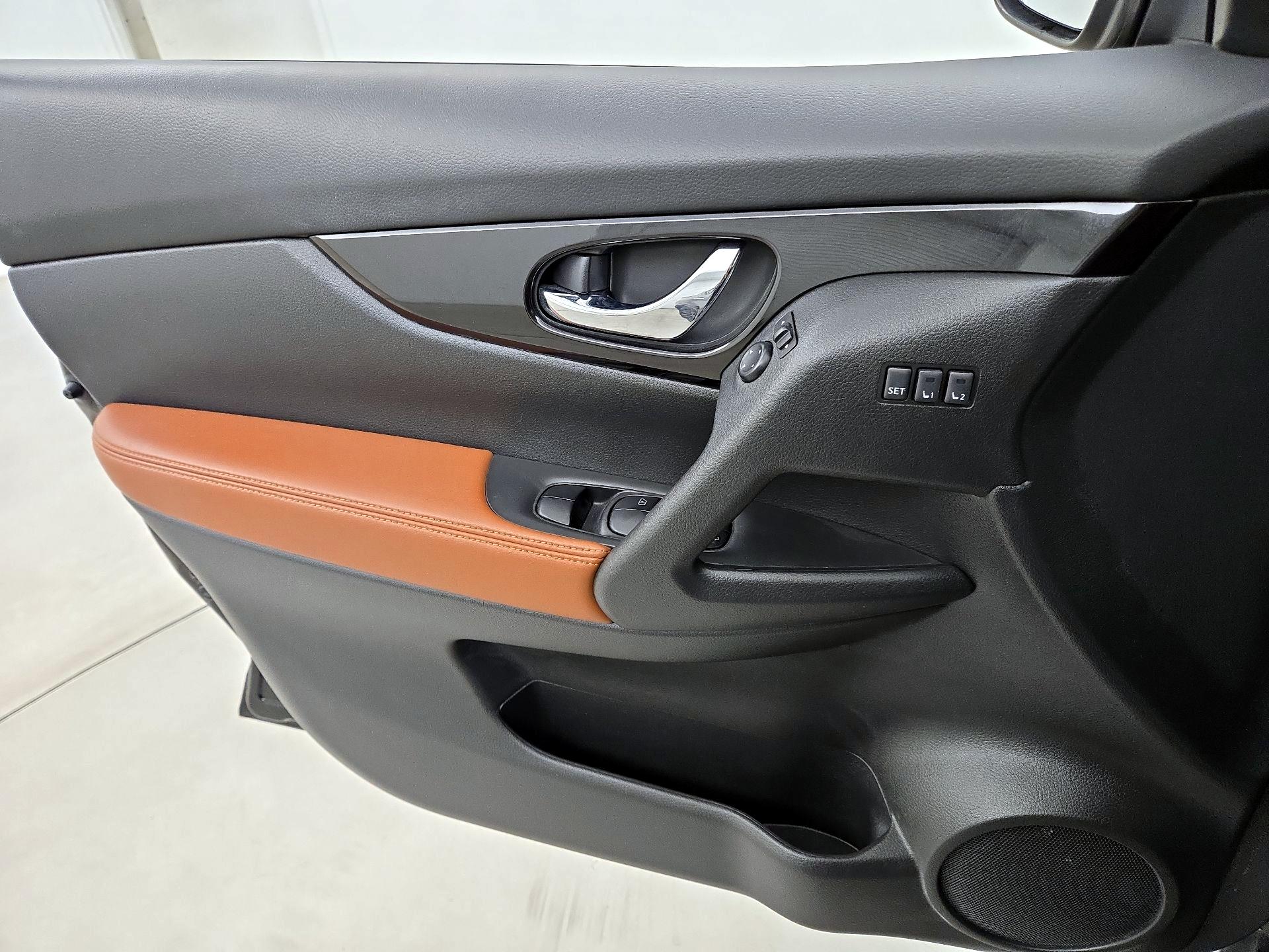 Thumbnail: 2019 Nissan Rogue - 12